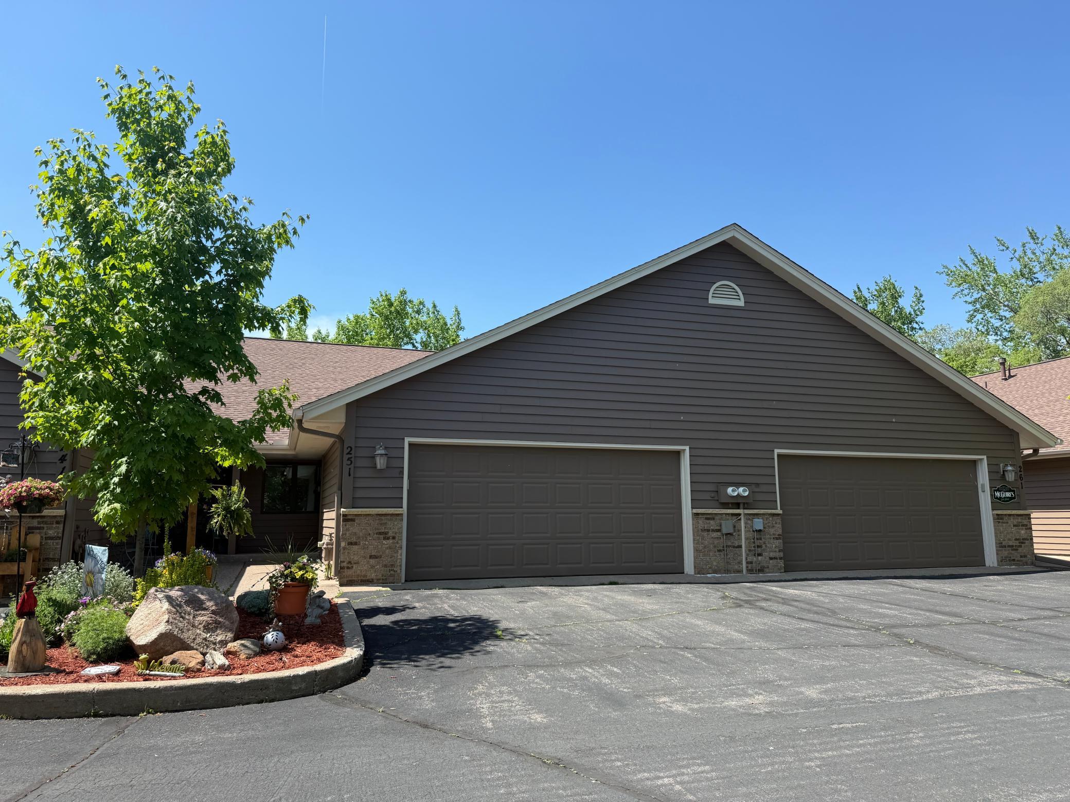 251 Shoreview Estate Property Photo 1