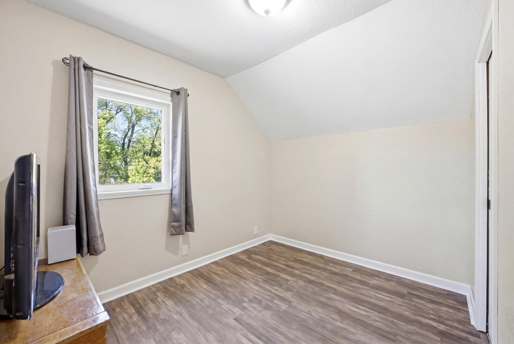 113 Parke Avenue S Property Photo 15
