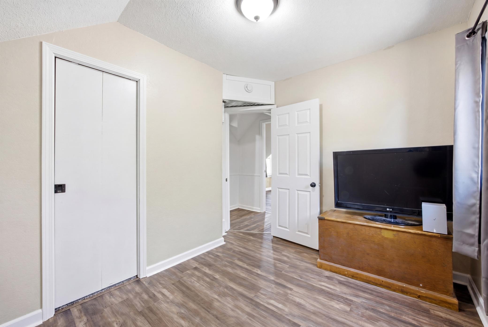 113 Parke Avenue S Property Photo 16