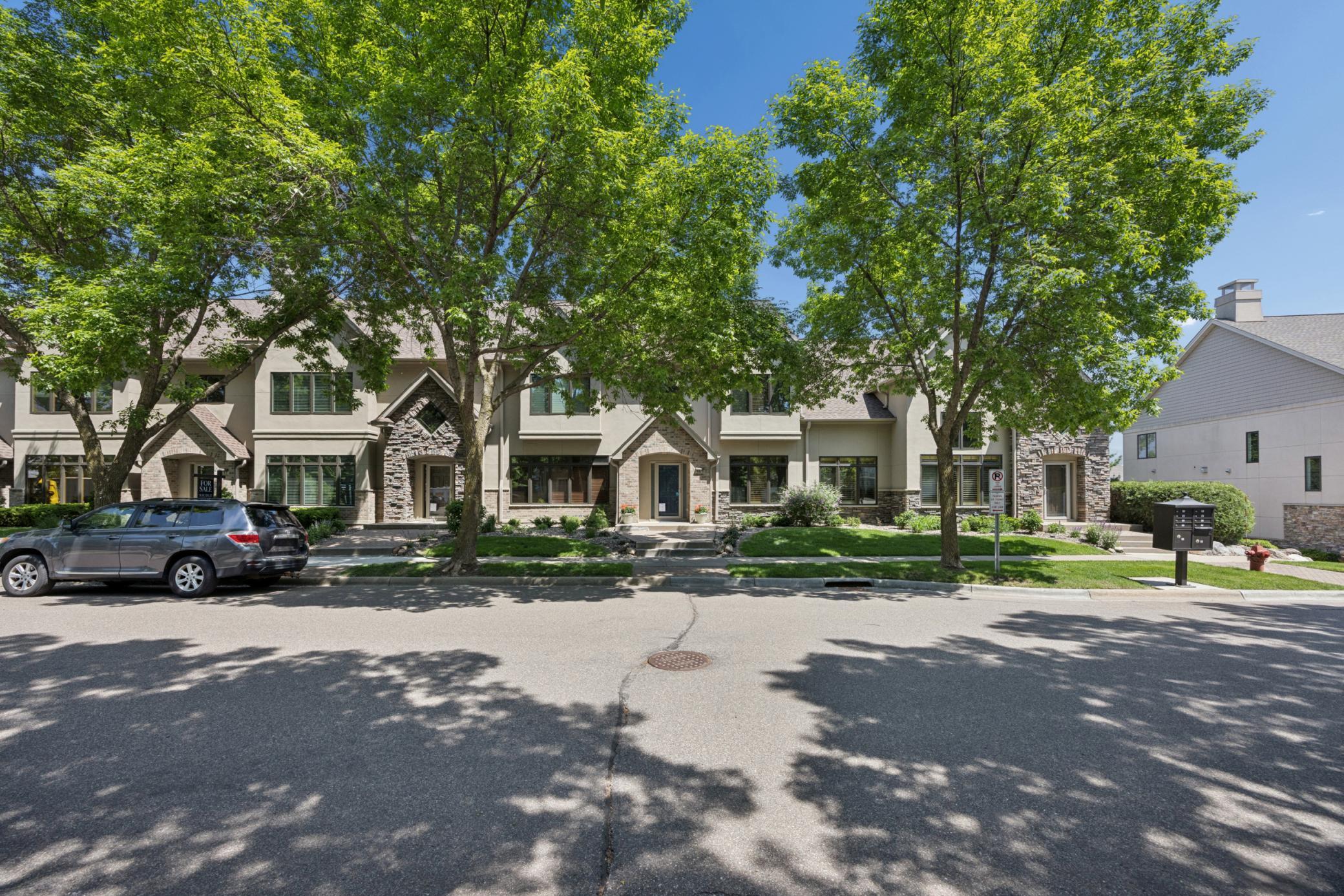 365 Willoughby Way W Property Photo 3