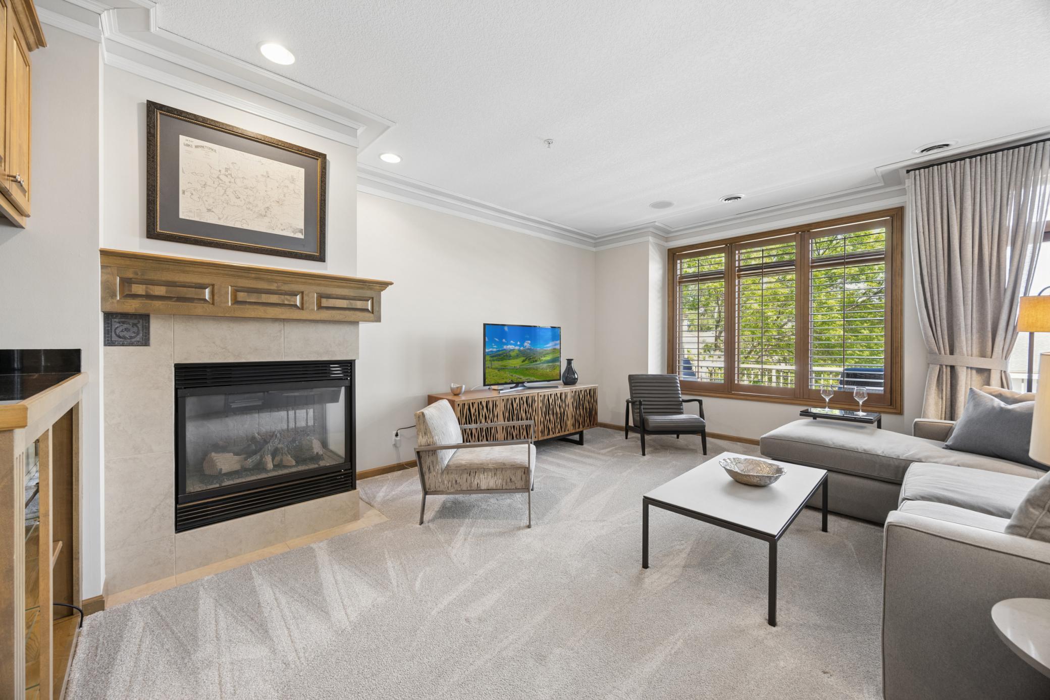 365 Willoughby Way W Property Photo 6