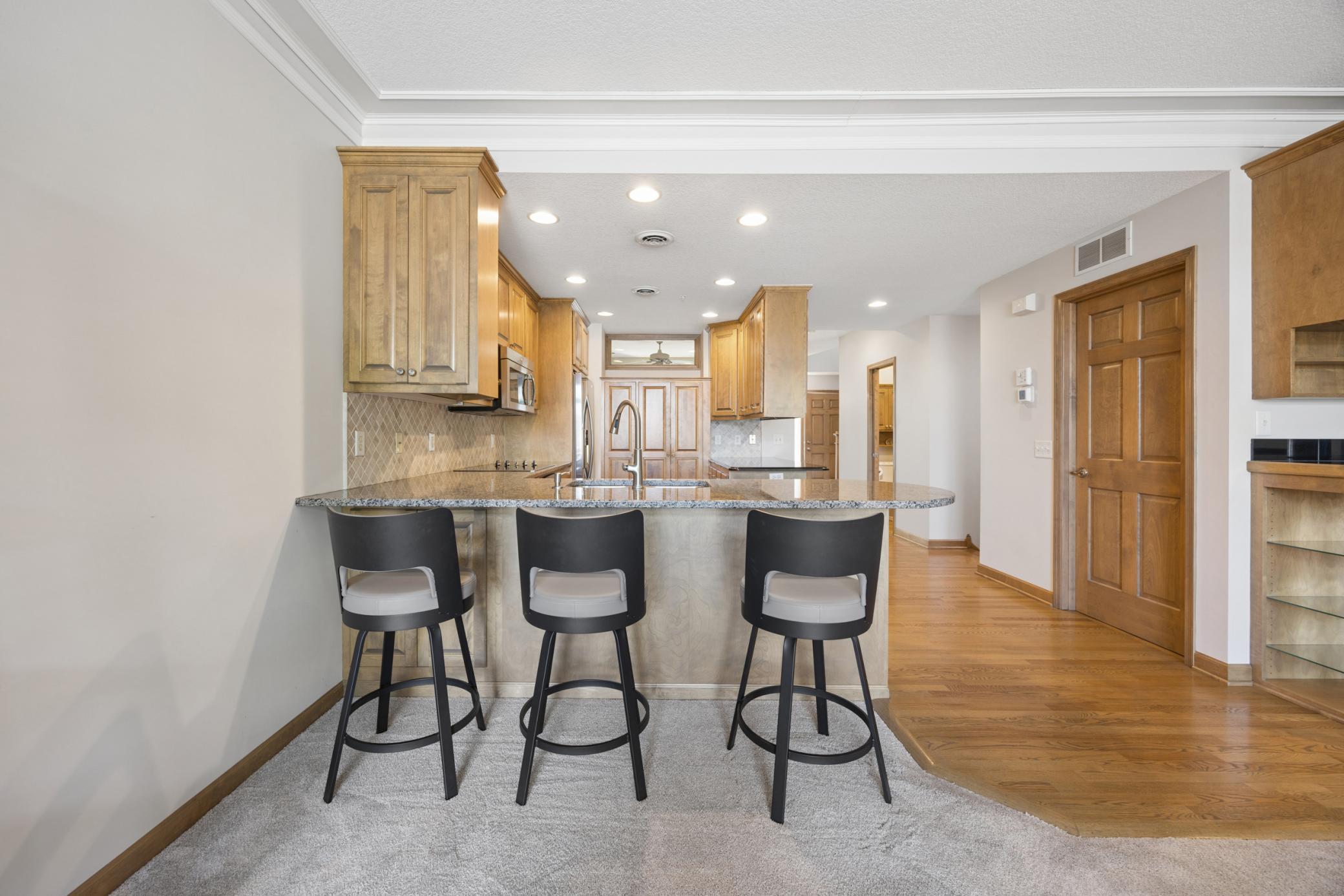 365 Willoughby Way W Property Photo 14