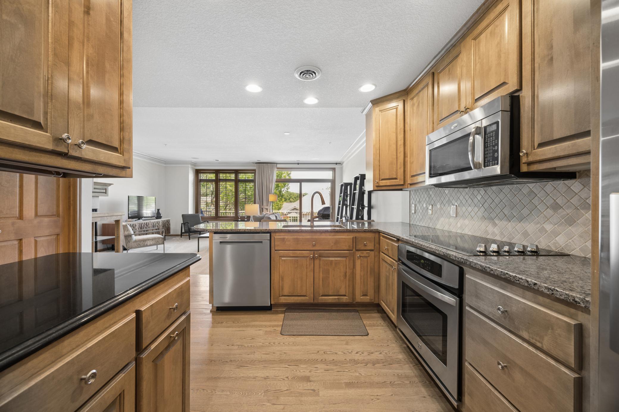 365 Willoughby Way W Property Photo 16
