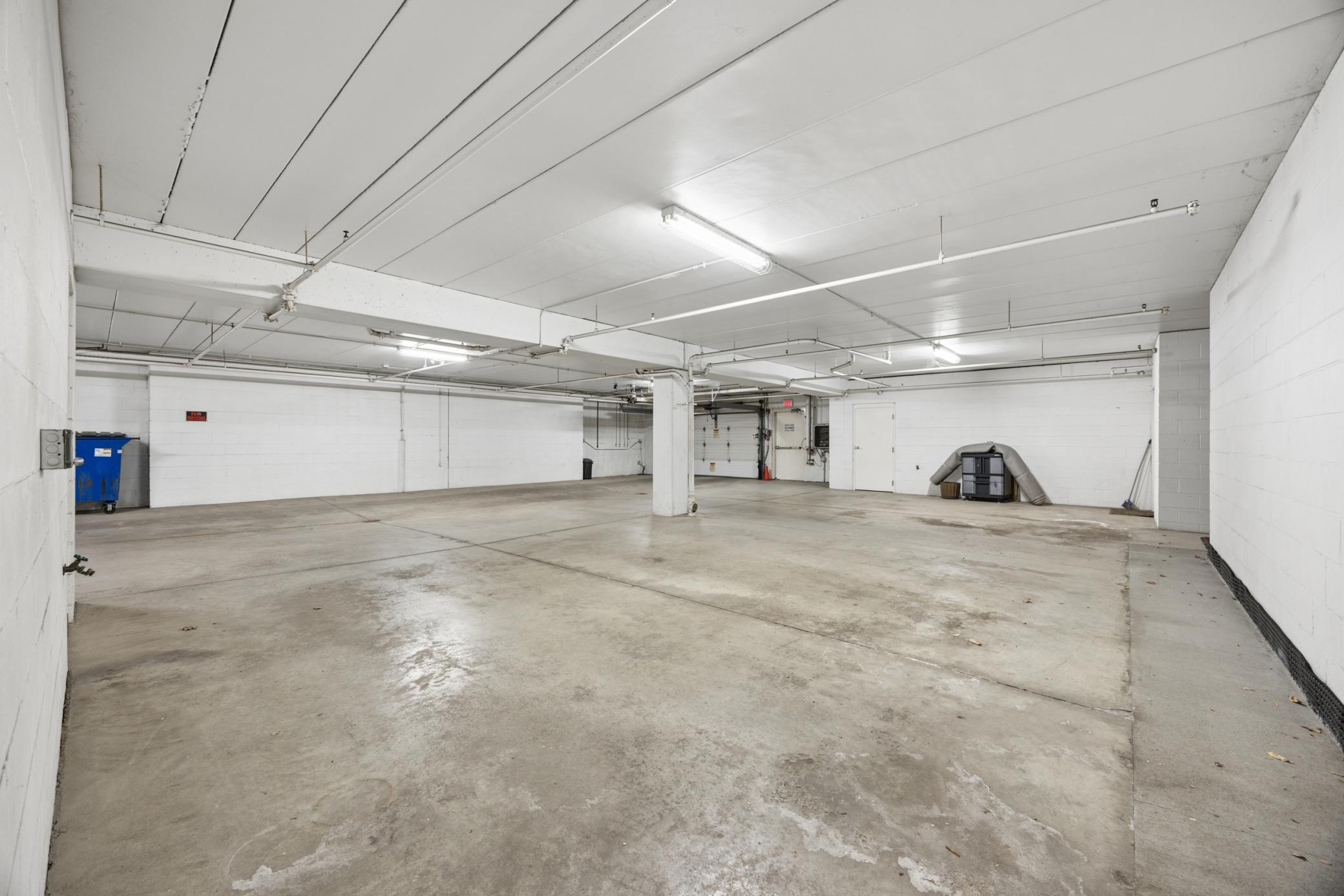 365 Willoughby Way W Property Photo 32