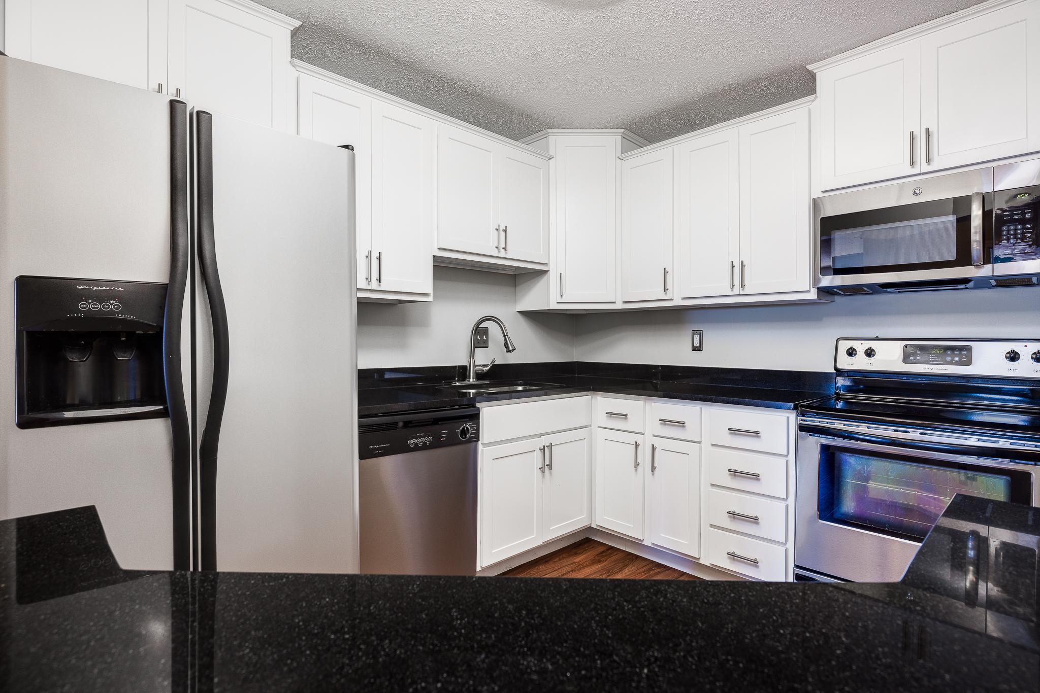 78 10th Street E 506 Property Photo 1