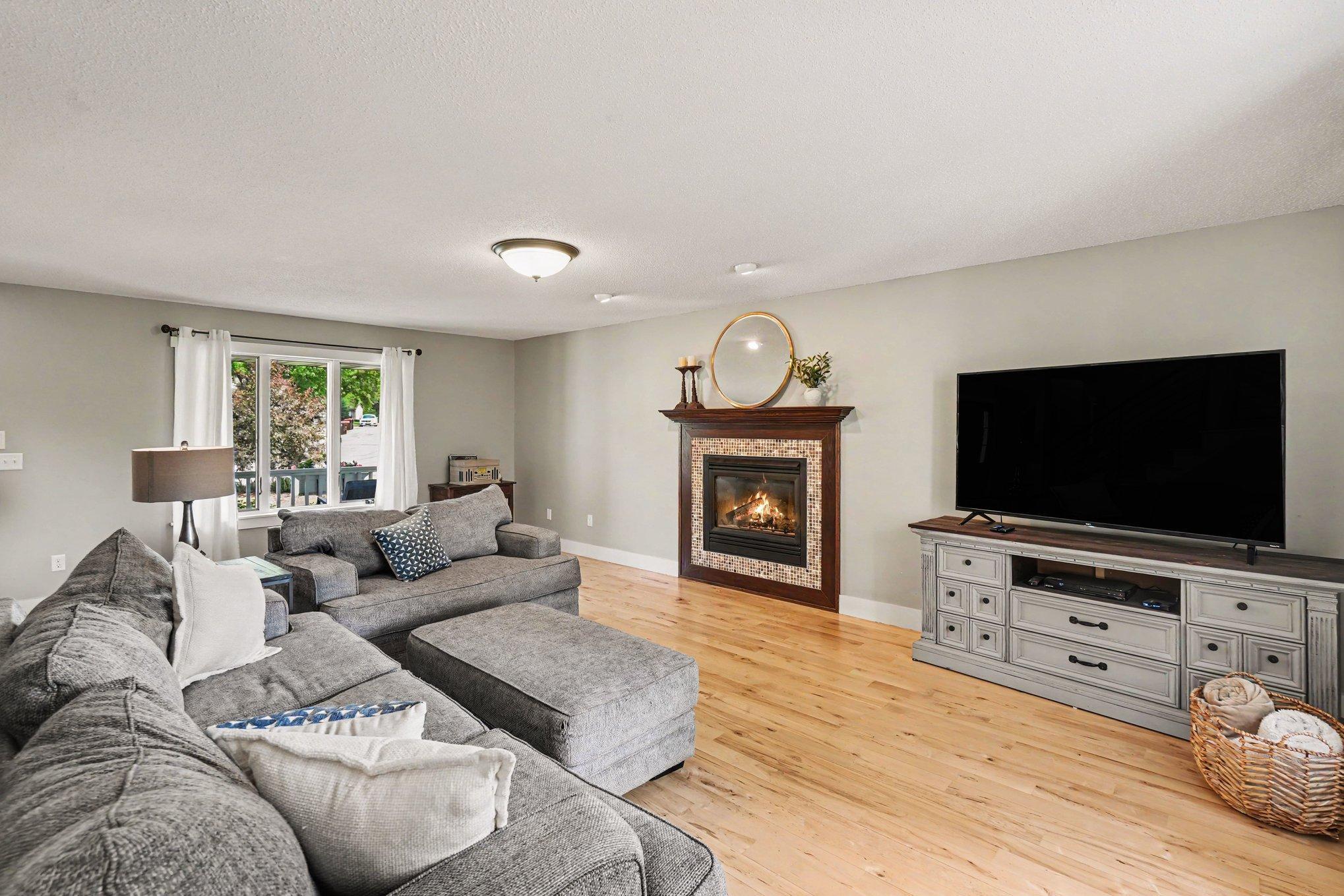 685 Flora Square Property Photo 4