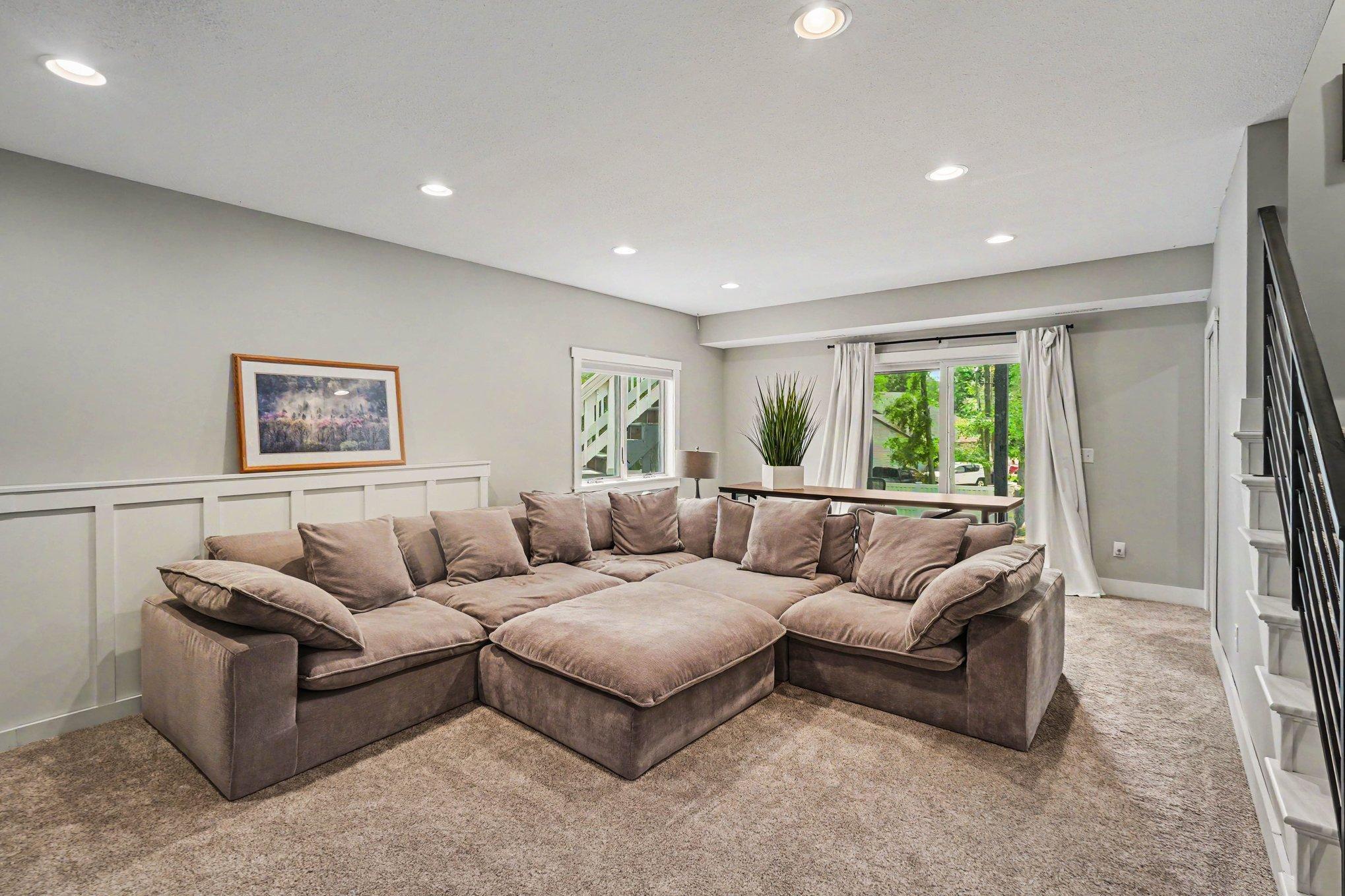 685 Flora Square Property Photo 25