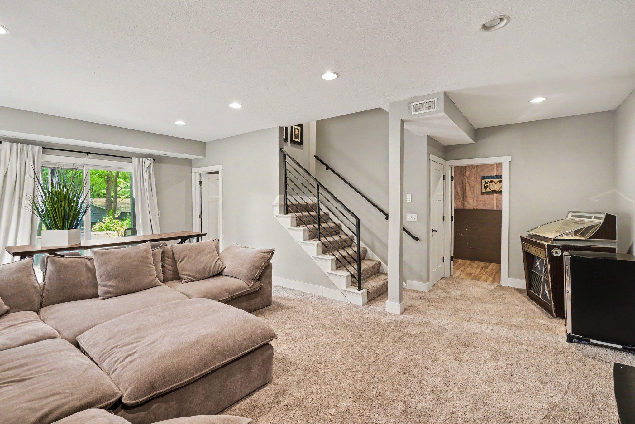 685 Flora Square Property Photo 26