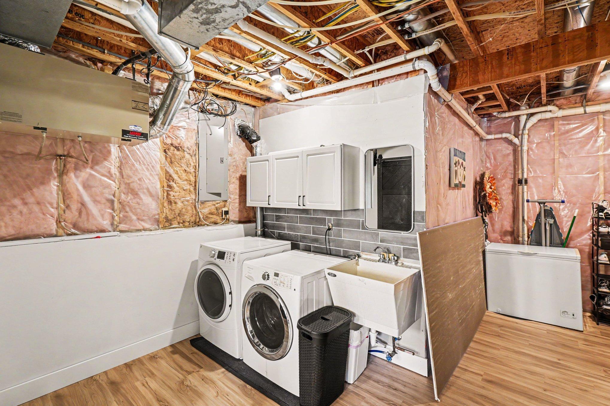 685 Flora Square Property Photo 30