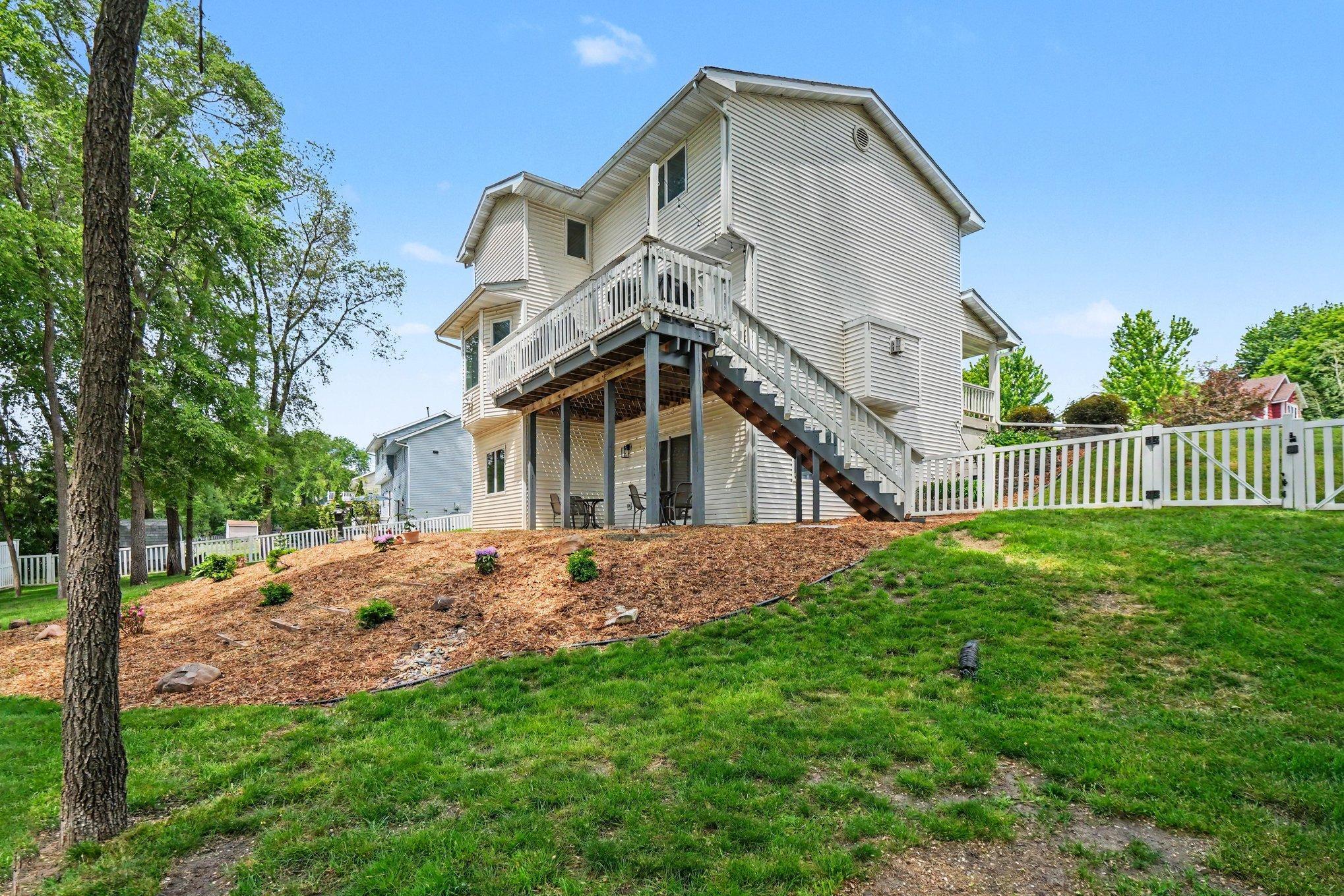 685 Flora Square Property Photo 35