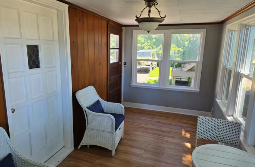 1844 E Shore Drive Property Photo 3