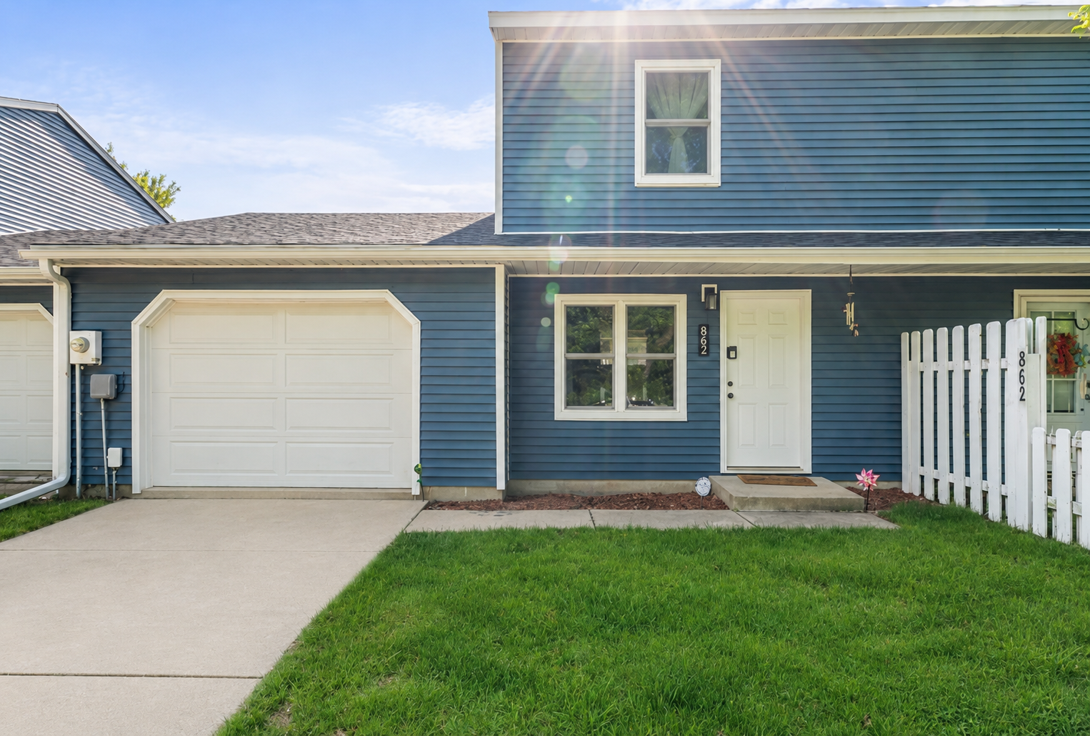 862 W Village Circle Se Property Photo 1