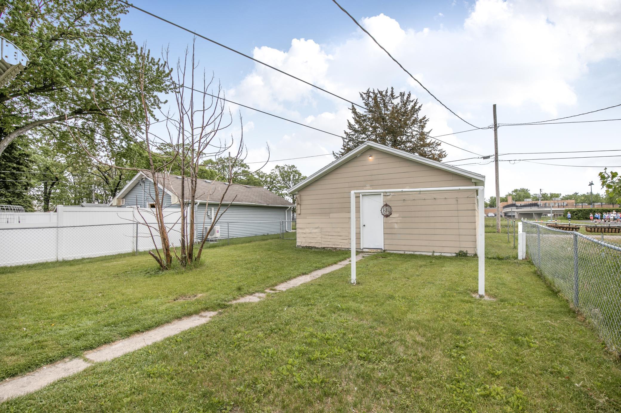 524 2nd Street Se Property Photo 2