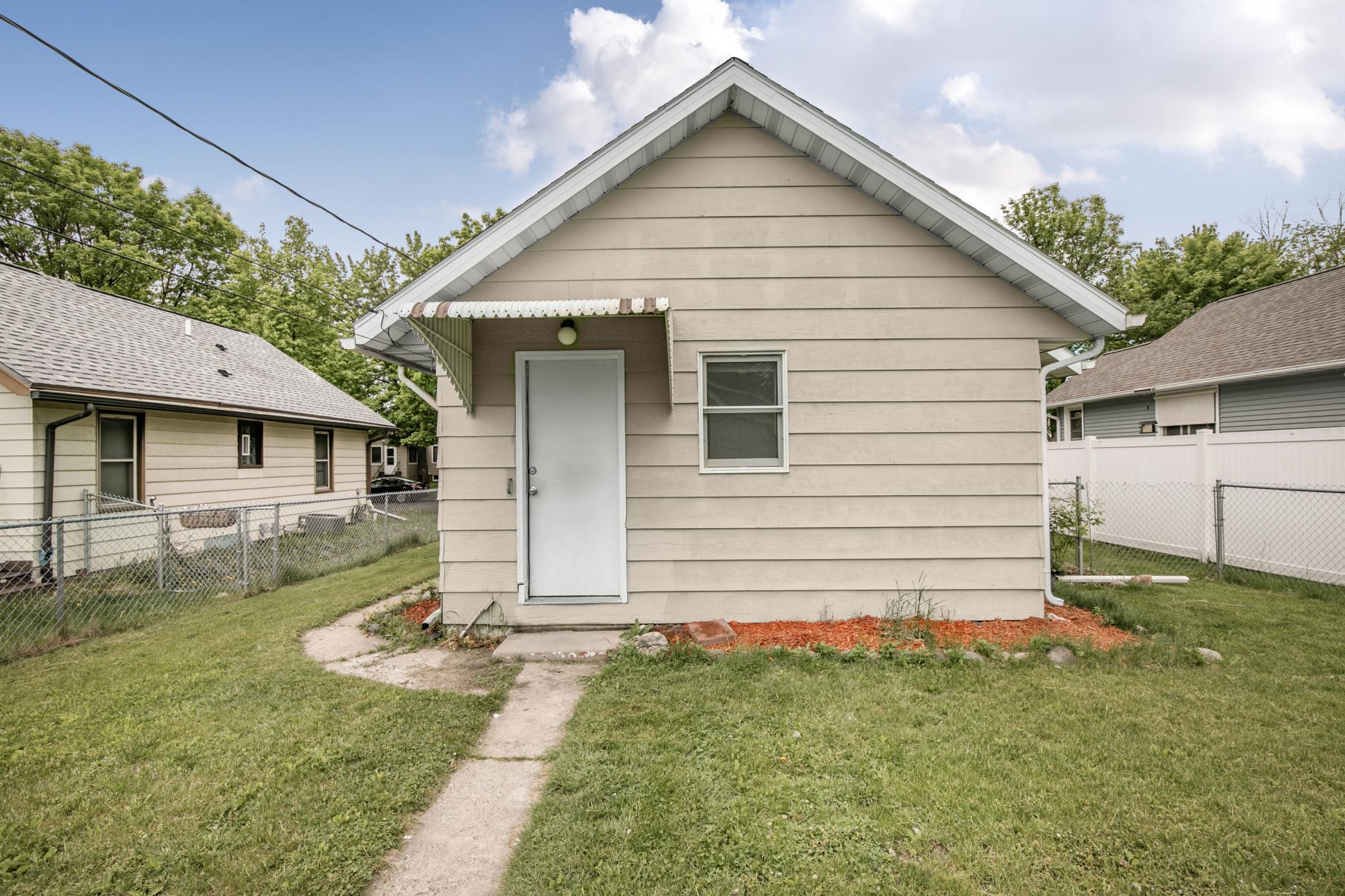 524 2nd Street Se Property Photo 3