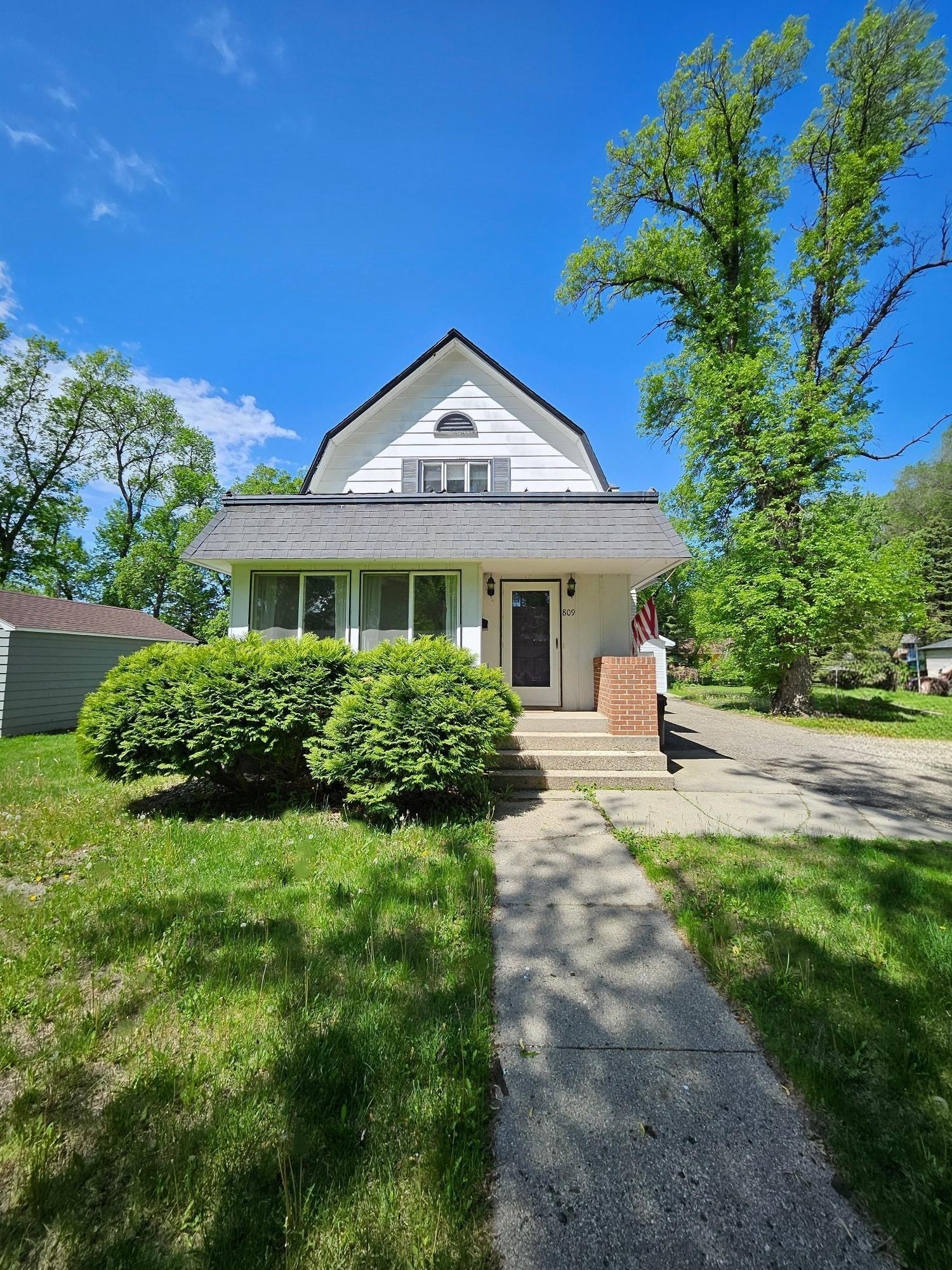809 Park Avenue Property Photo 2
