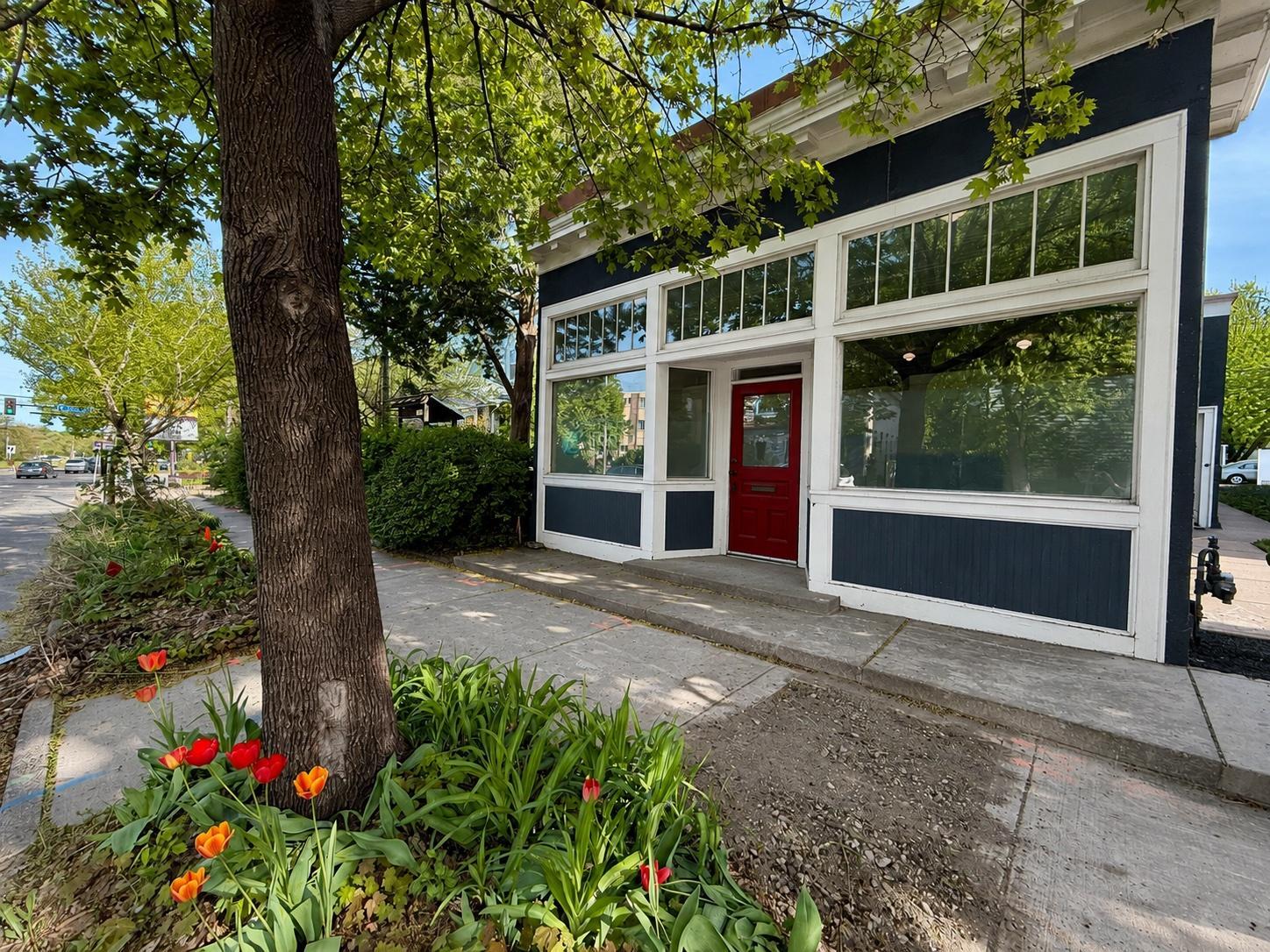 3015 E Franklin Avenue Property Photo 1