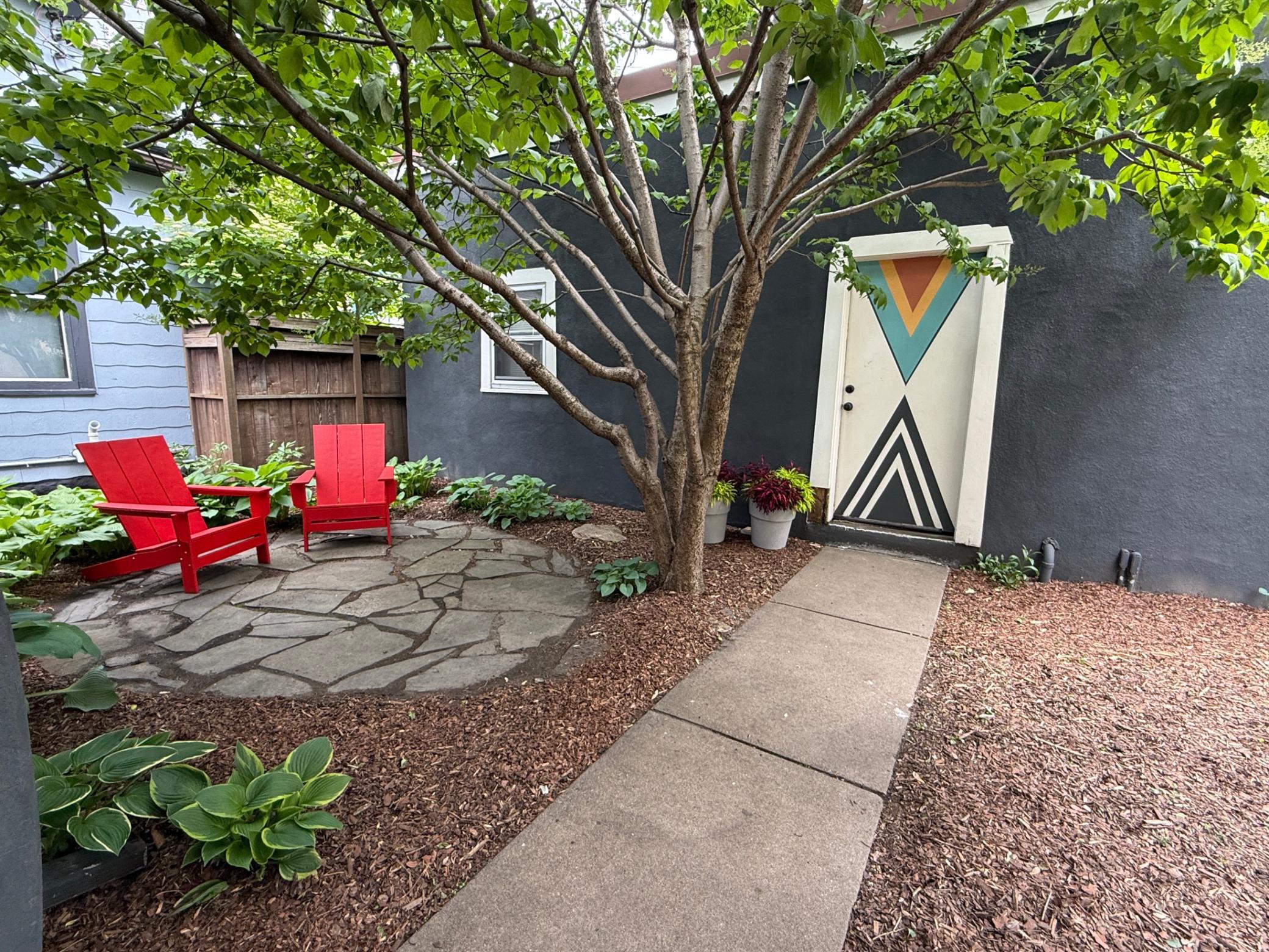 3015 E Franklin Avenue Property Photo 2