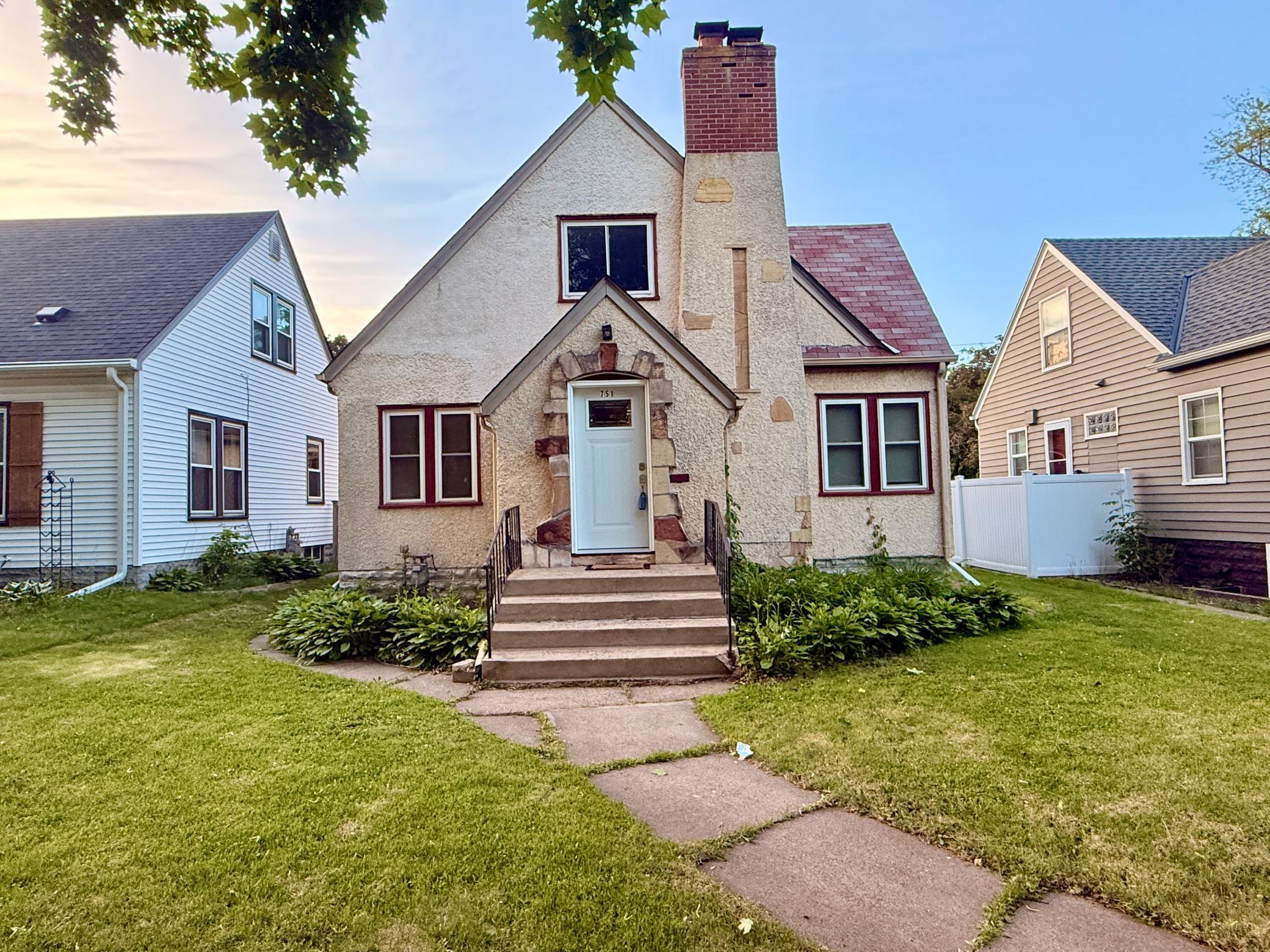 751 Cottage Avenue E Property Photo 1