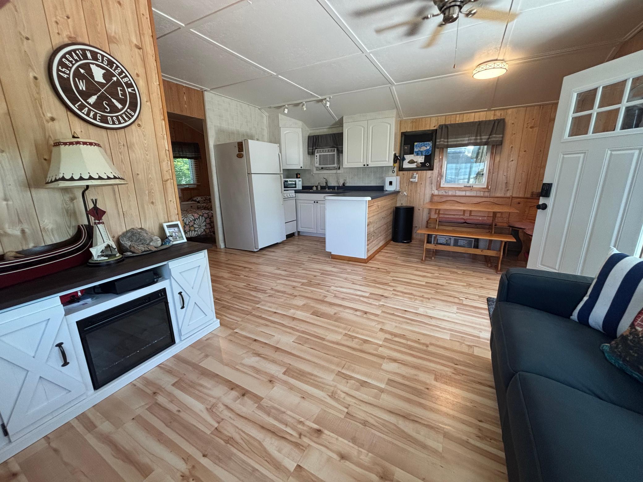 1606 E Lake Street Property Photo 3
