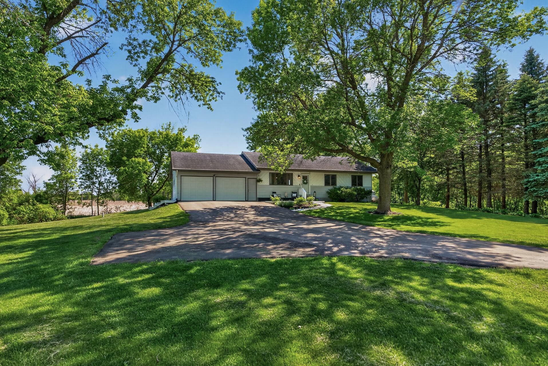 17727 Highway 7 Property Photo 1