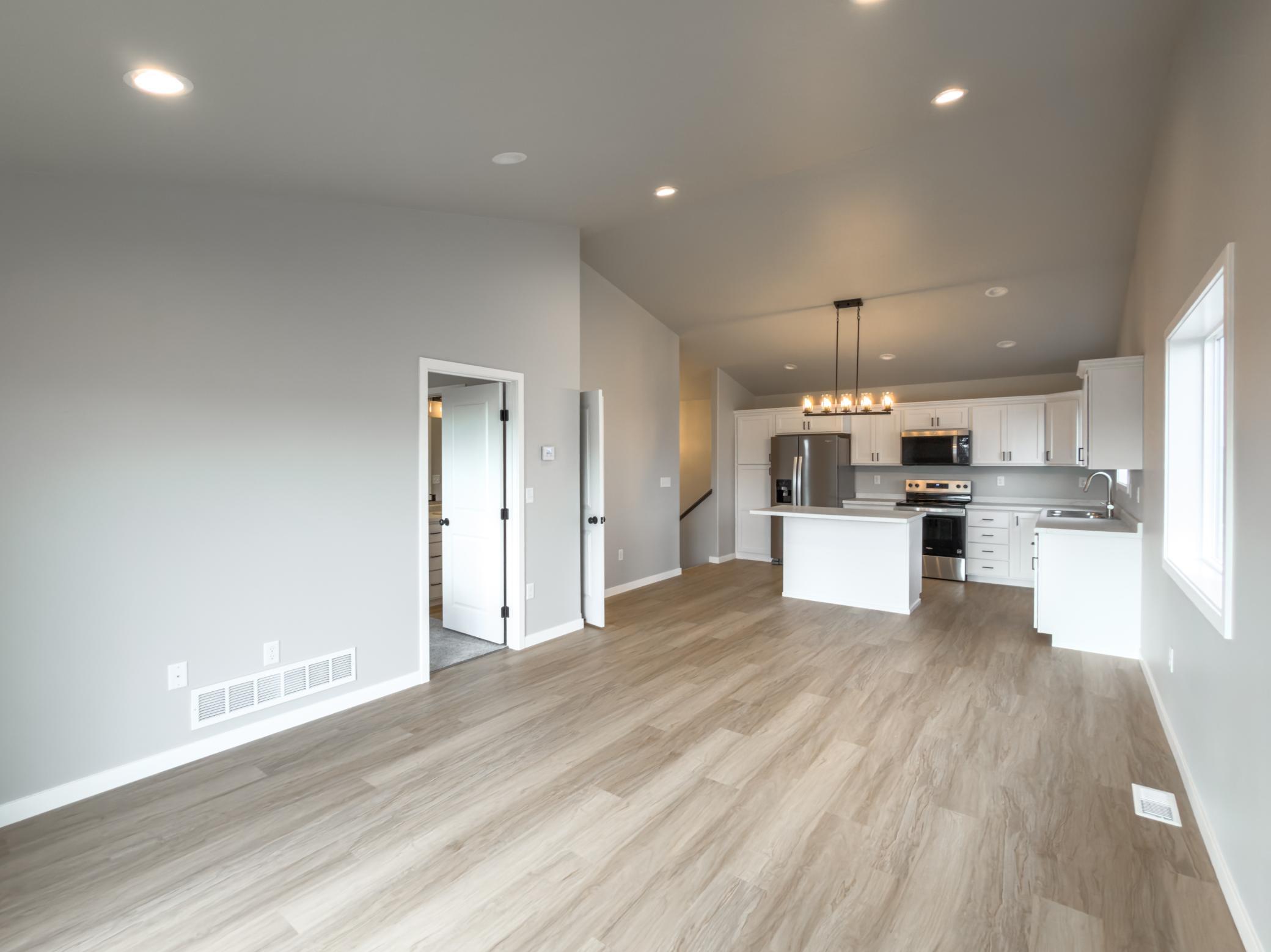 6276 85 Avenue S Property Photo 10