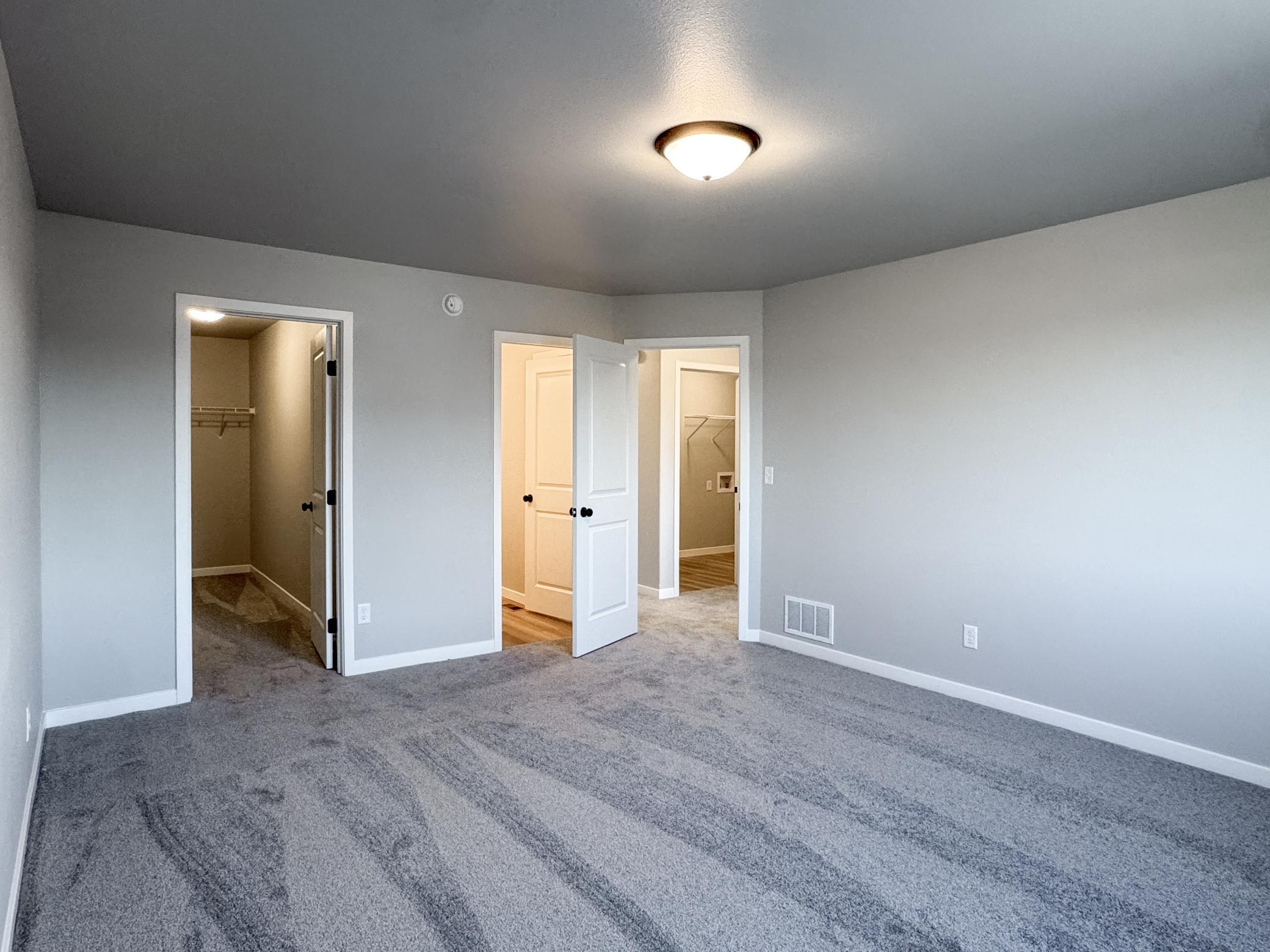 1105 Jill Drive W Property Photo 22