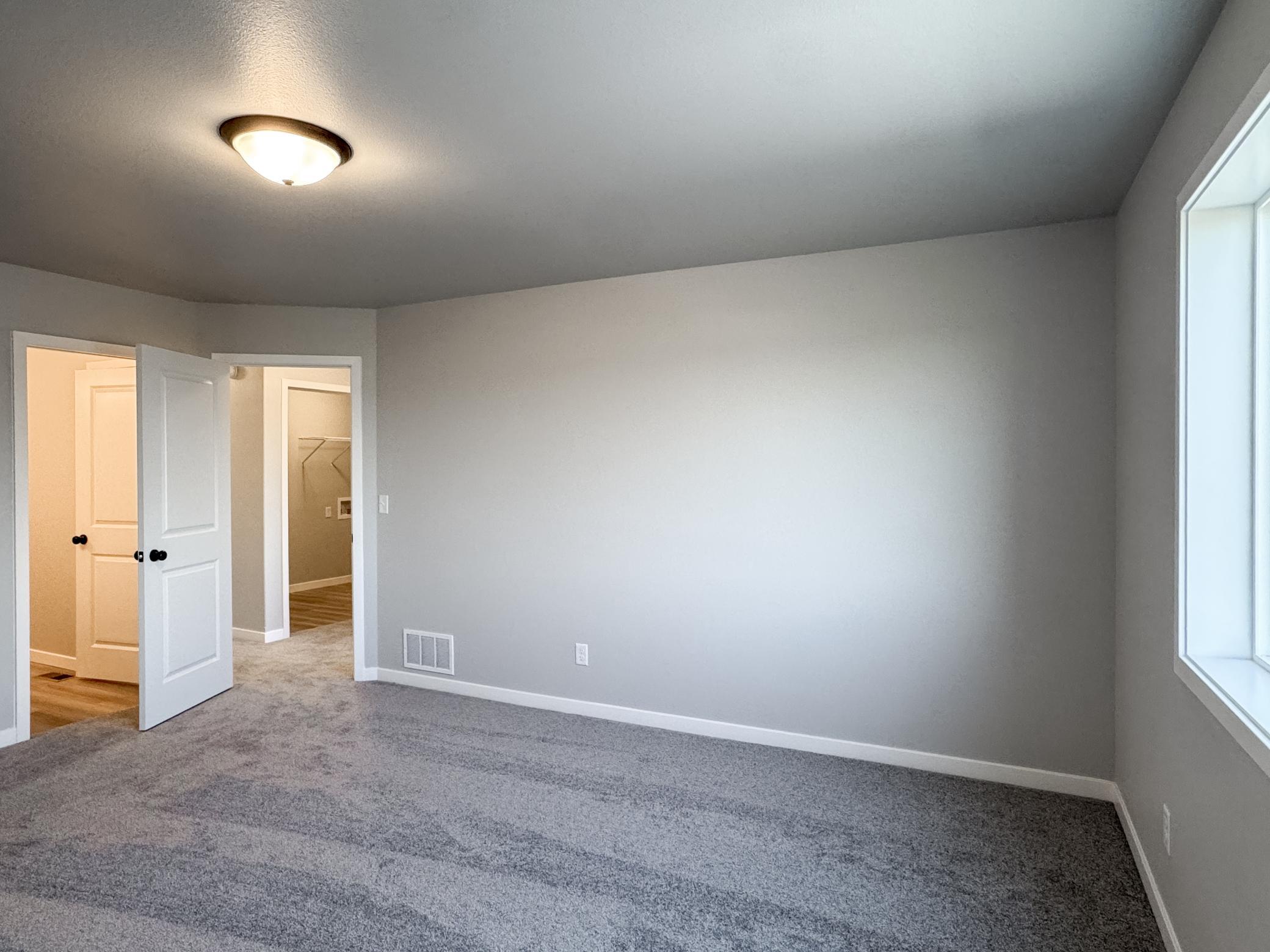 1105 Jill Drive W Property Photo 23