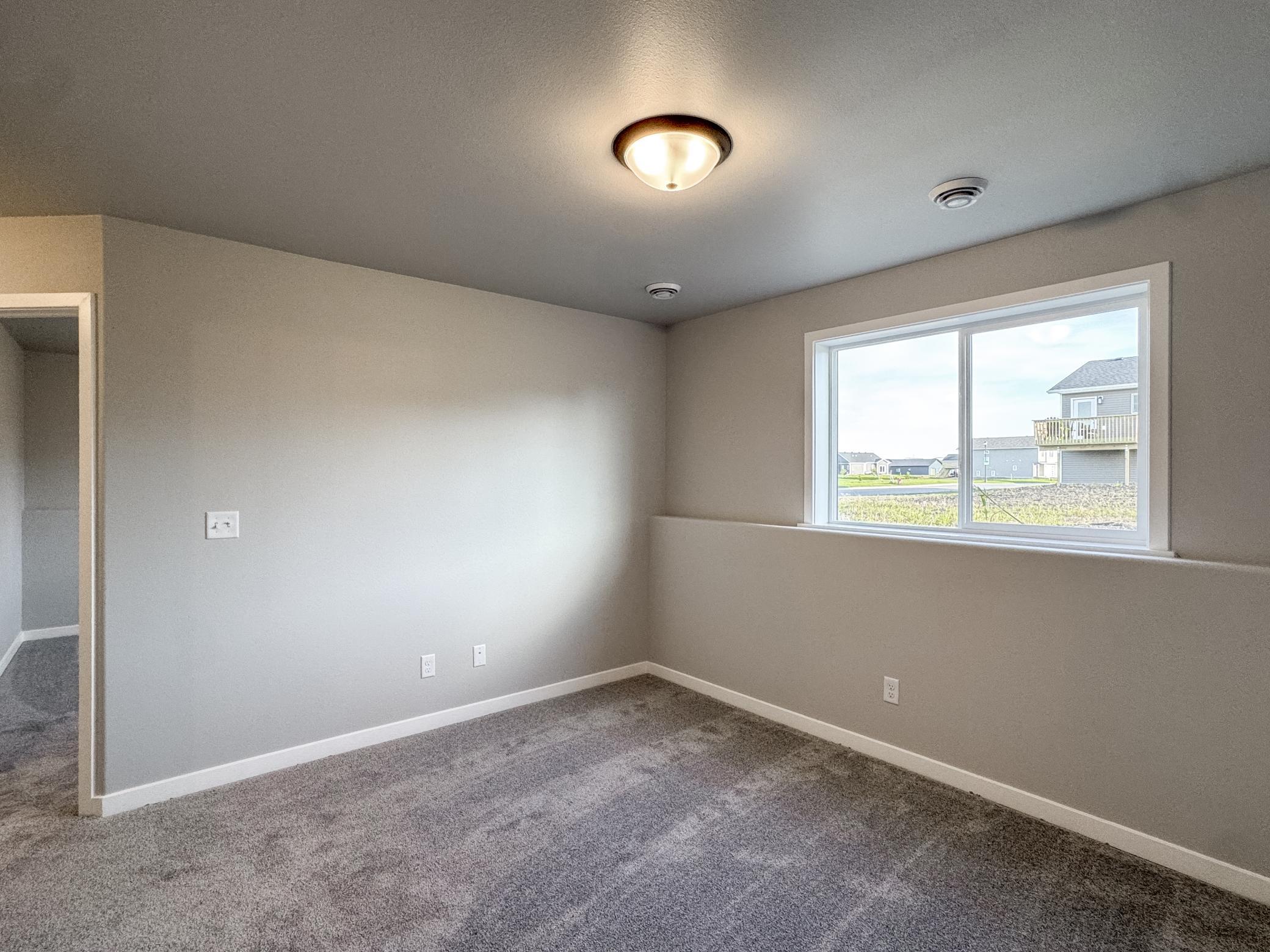 1105 Jill Drive W Property Photo 31