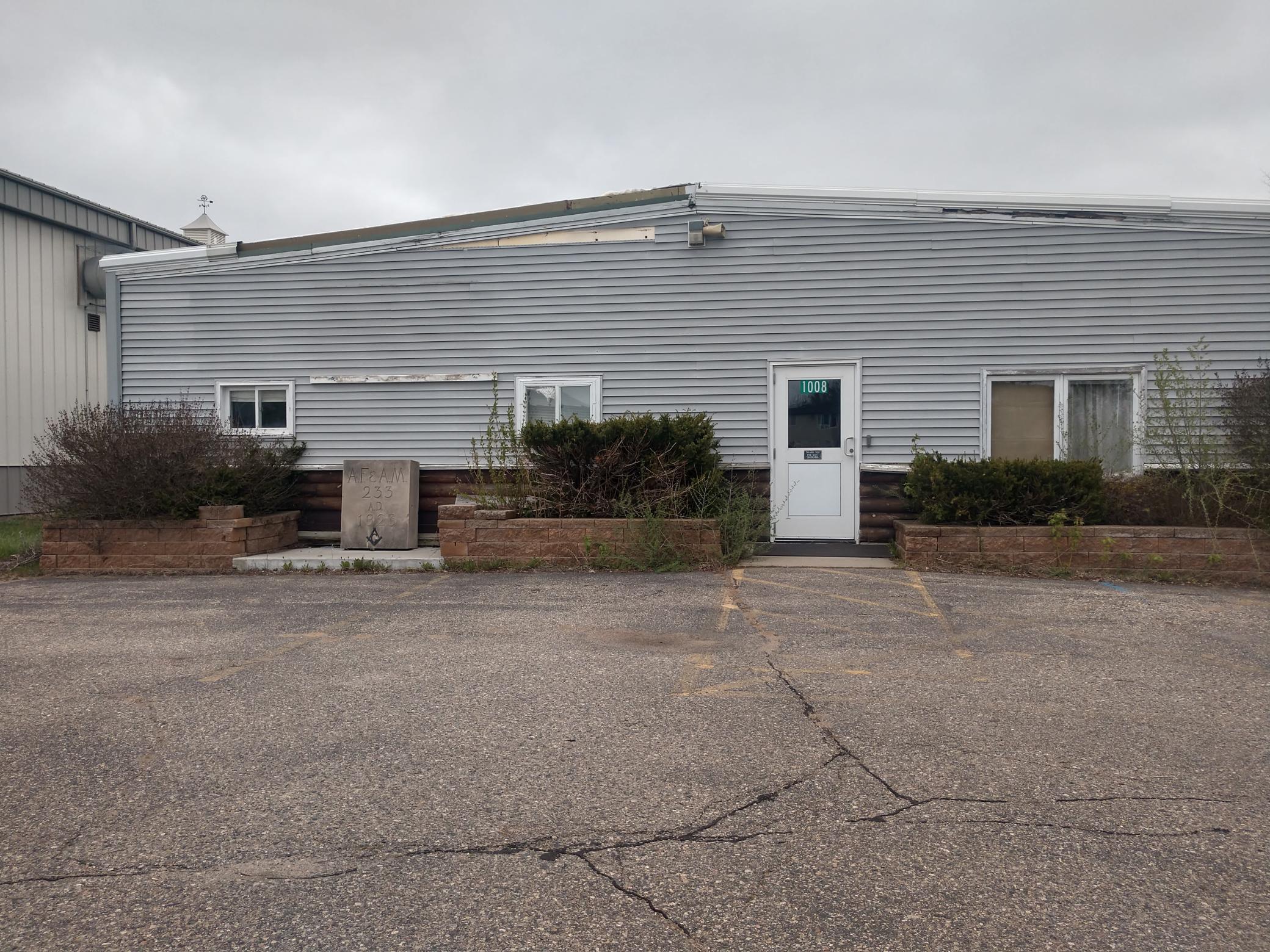 1008 Washington Avenue S Property Photo 4