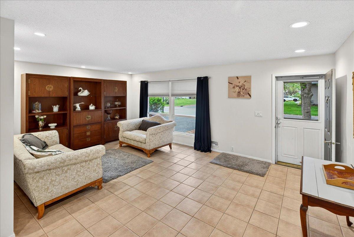 10204 Valley Forge Lane N Property Photo 5