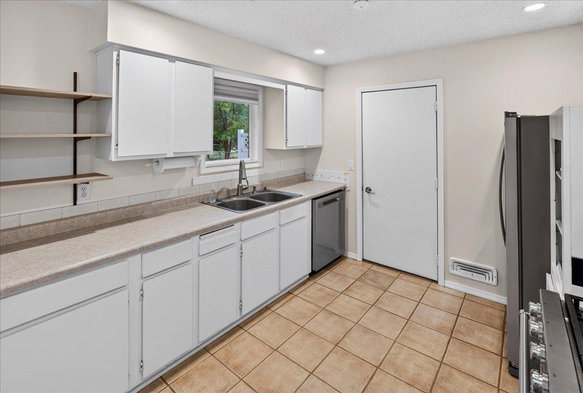 10204 Valley Forge Lane N Property Photo 5
