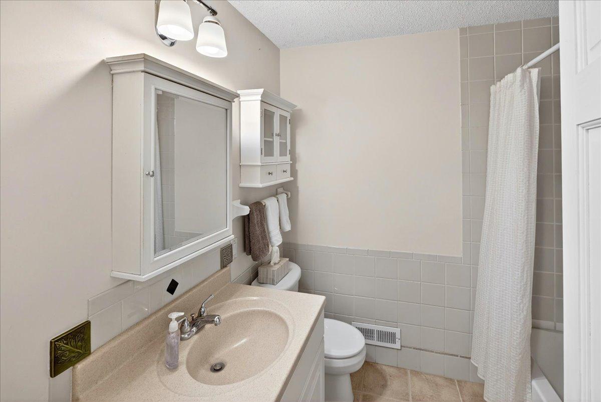 10204 Valley Forge Lane N Property Photo 17