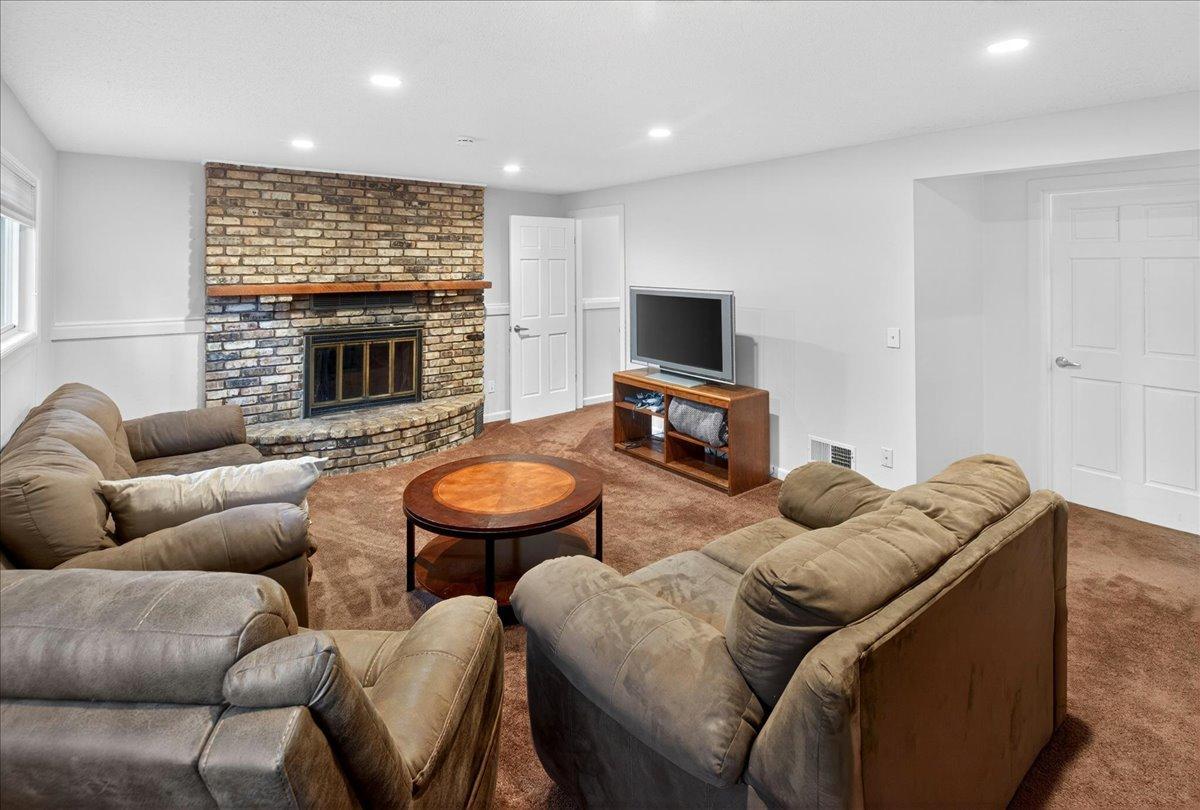 10204 Valley Forge Lane N Property Photo 19