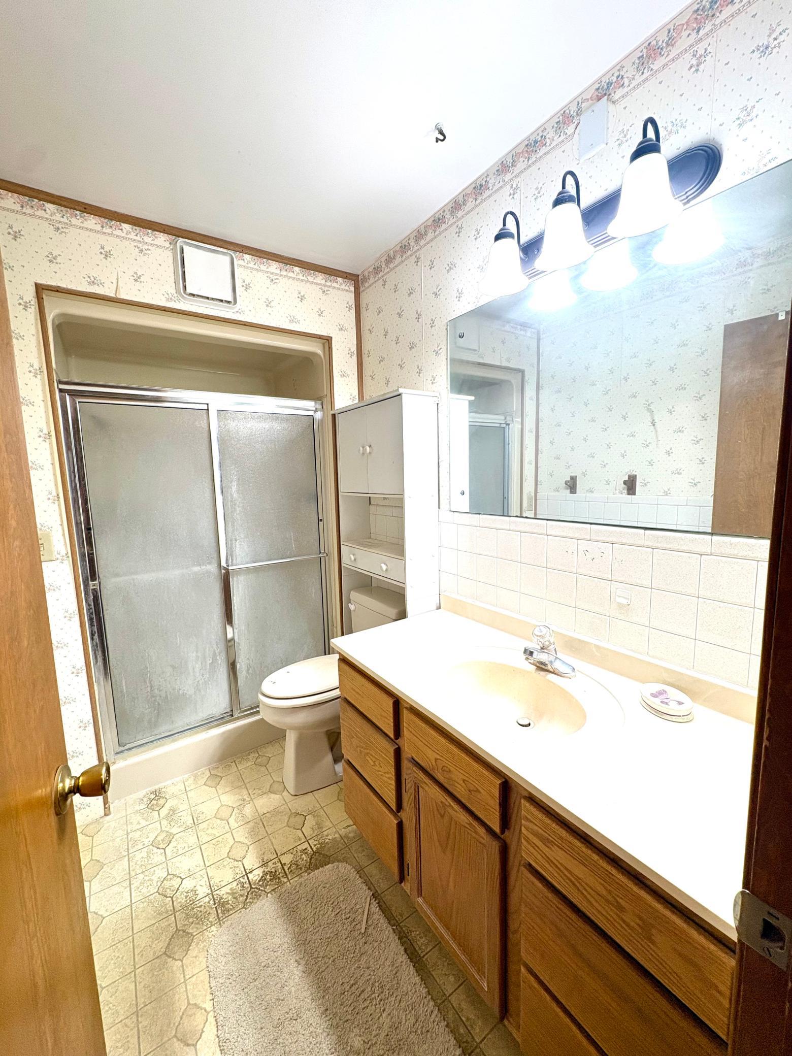 404 E 3rd Street Property Photo 8