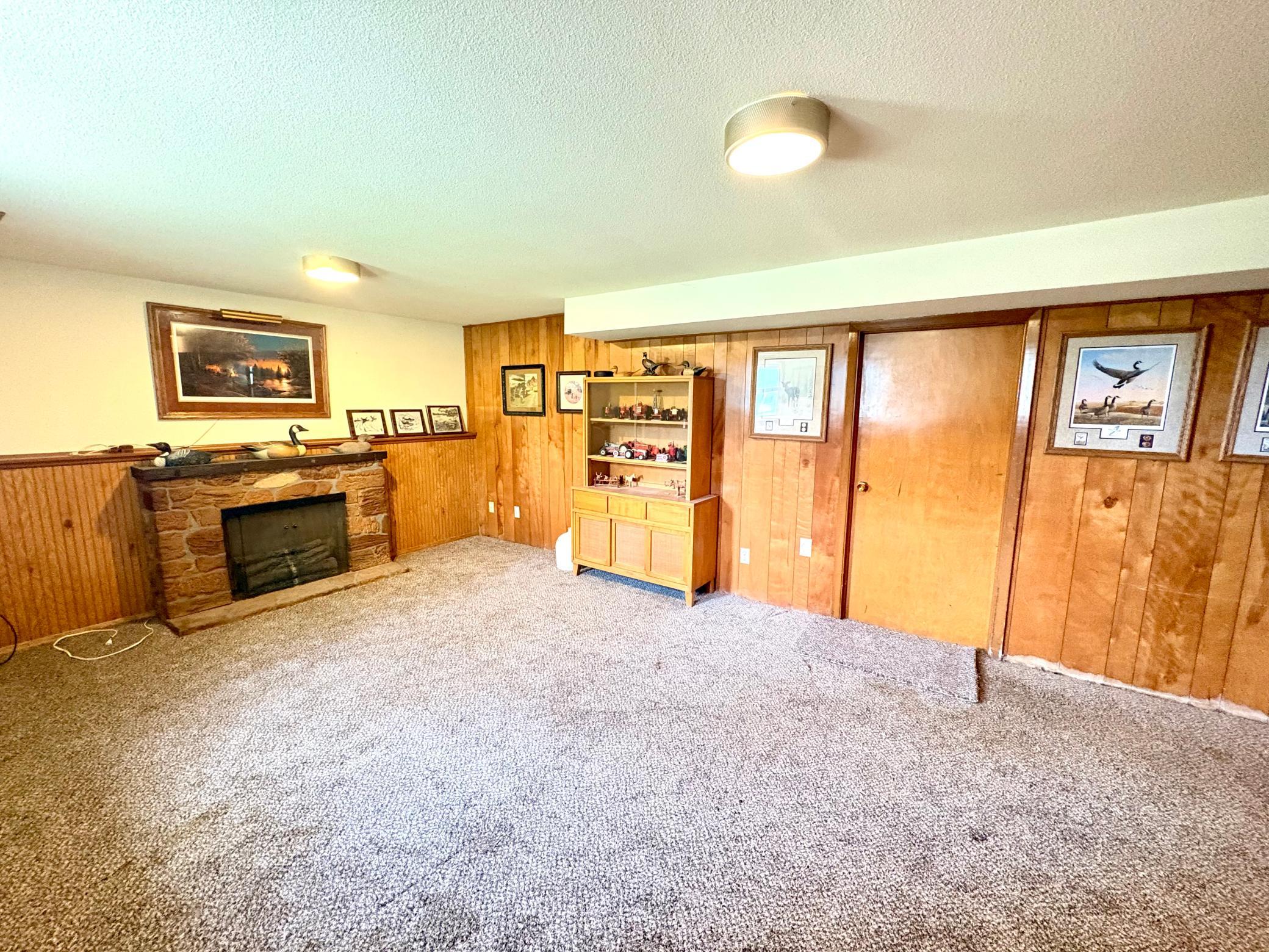 404 E 3rd Street Property Photo 16