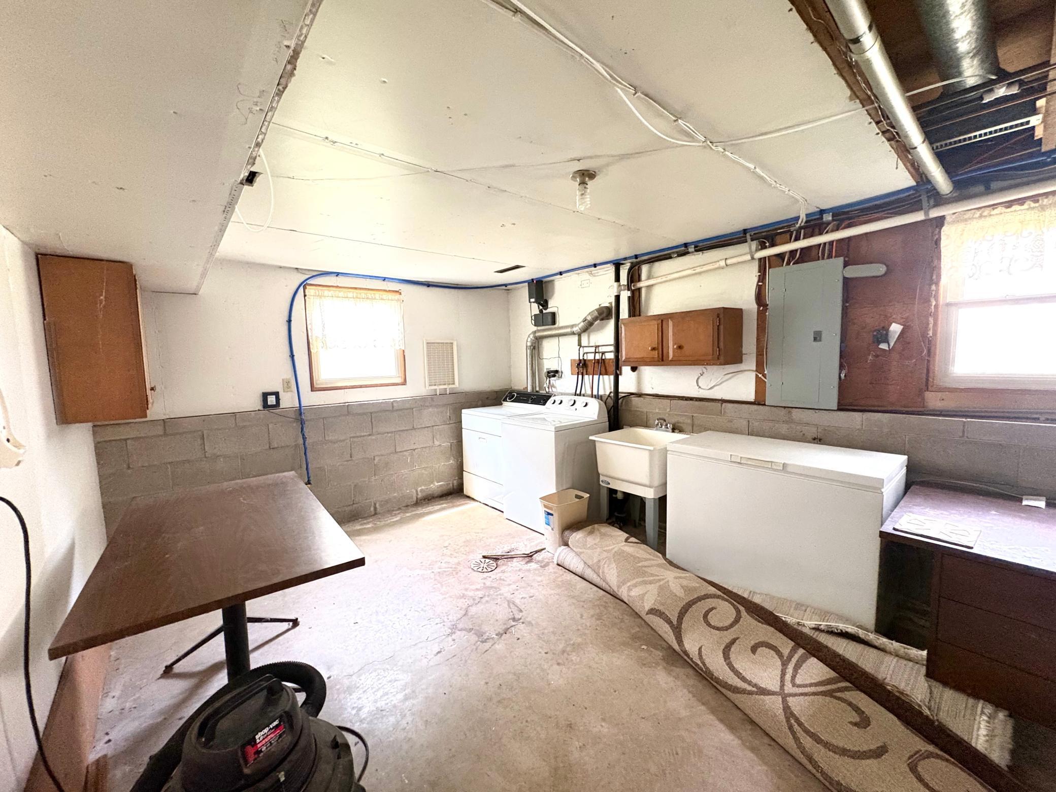 404 E 3rd Street Property Photo 17