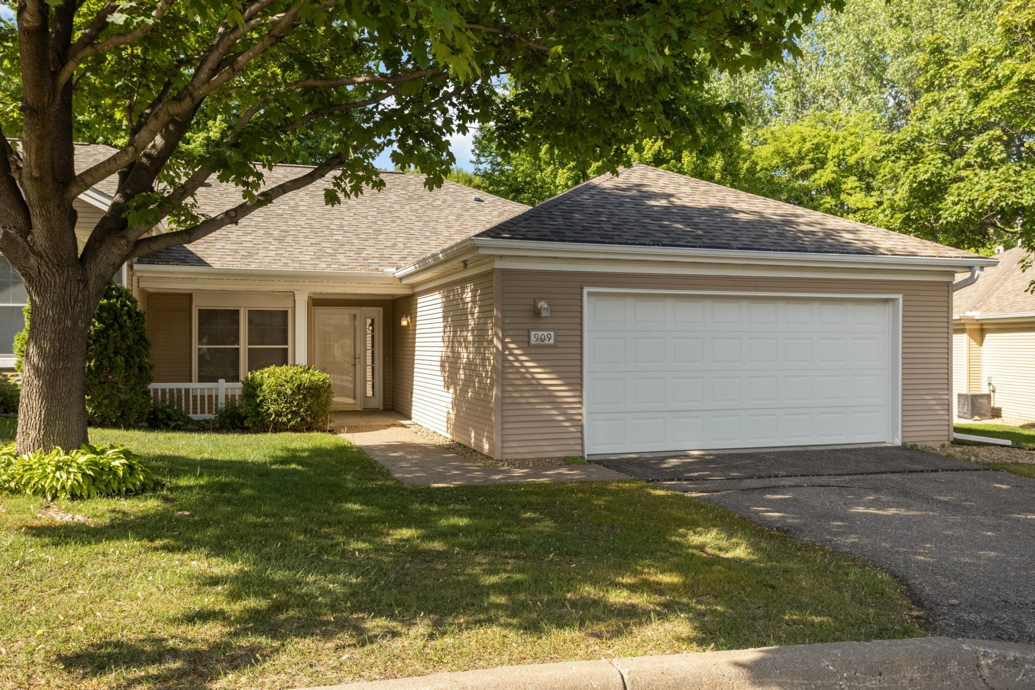 909 Bahls Drive Property Photo 1