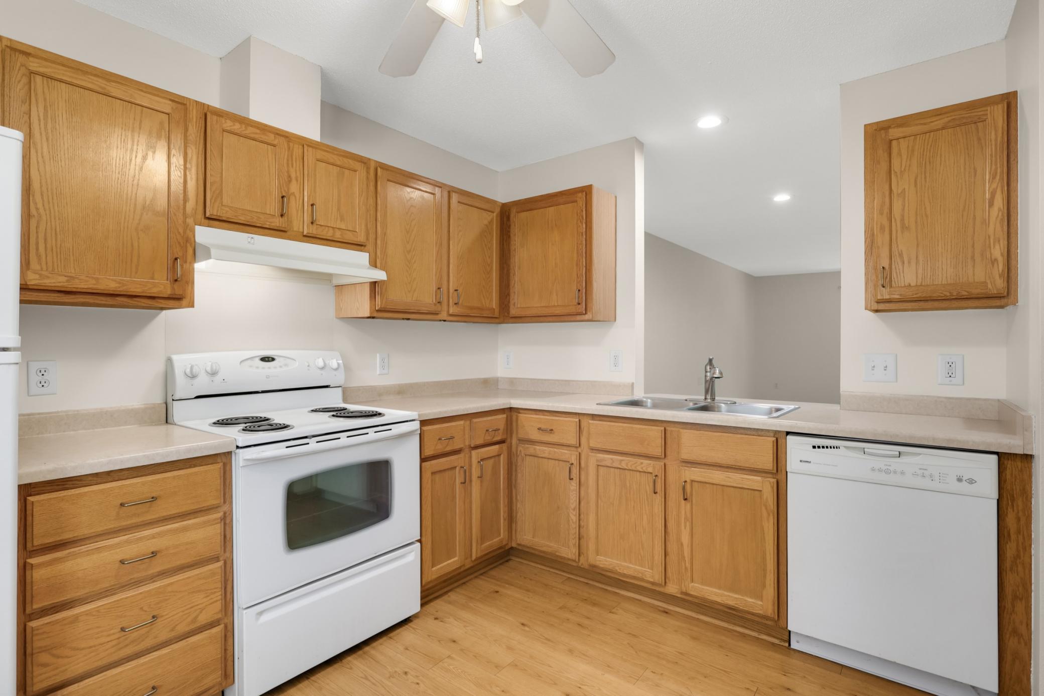 909 Bahls Drive Property Photo 3