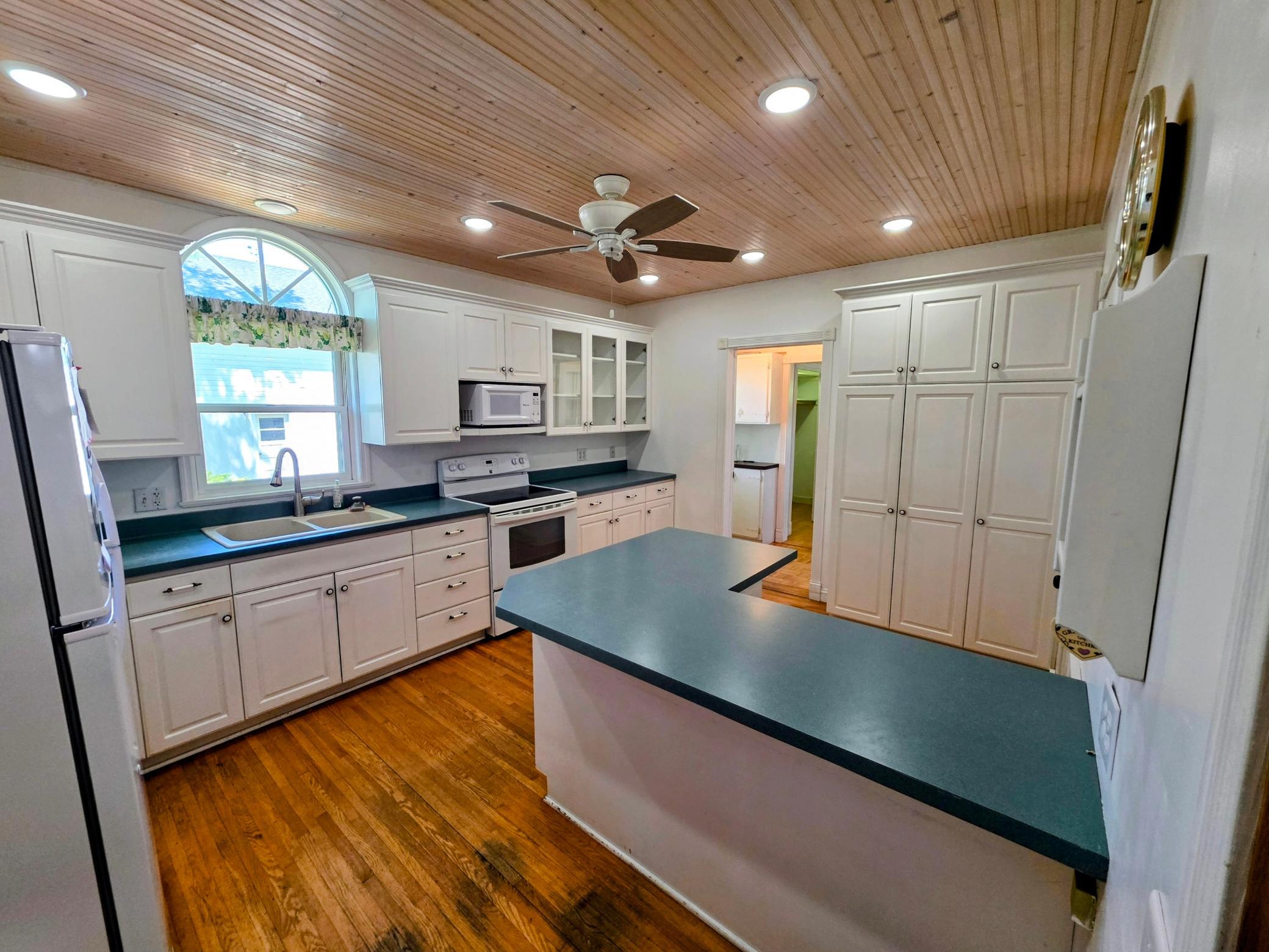 9 4th Avenue Property Photo 21