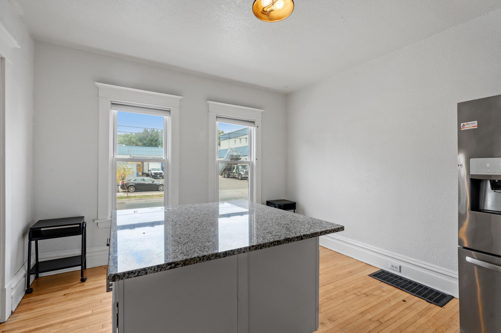 1176 14th Avenue Se Property Photo 9