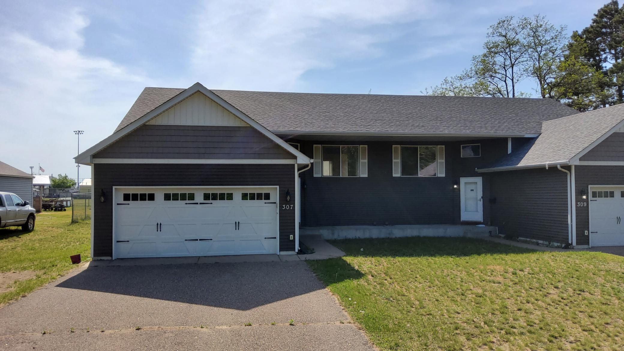 307 13th Avenue N Property Photo 2