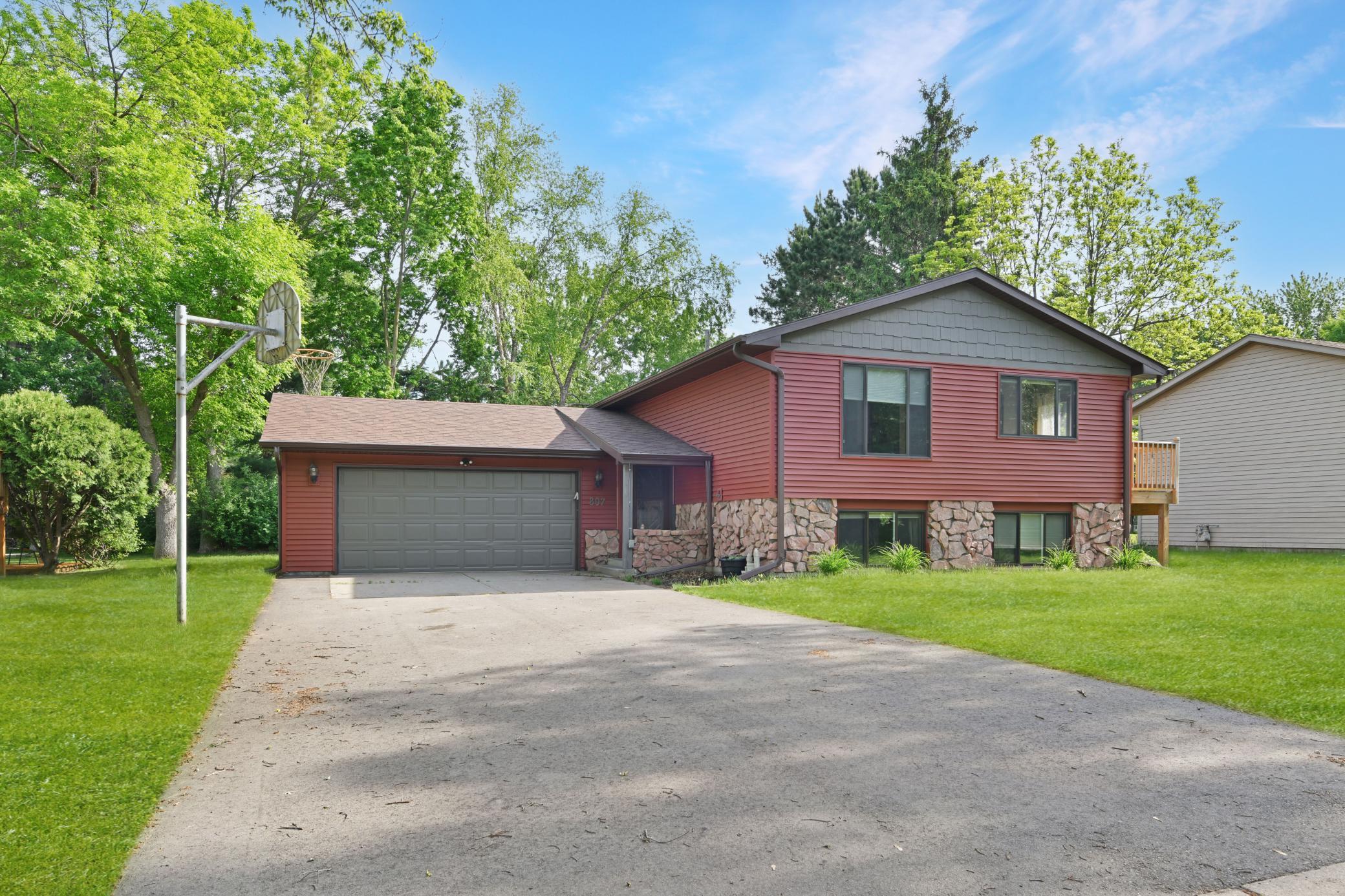 807 2 1/2 Street N Property Photo 1