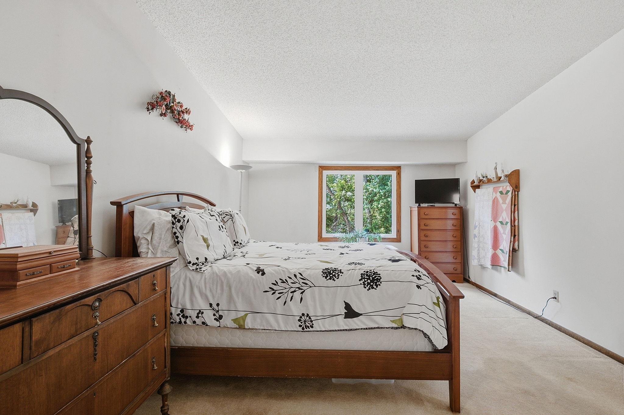 13036 Ottawa Drive Property Photo 8