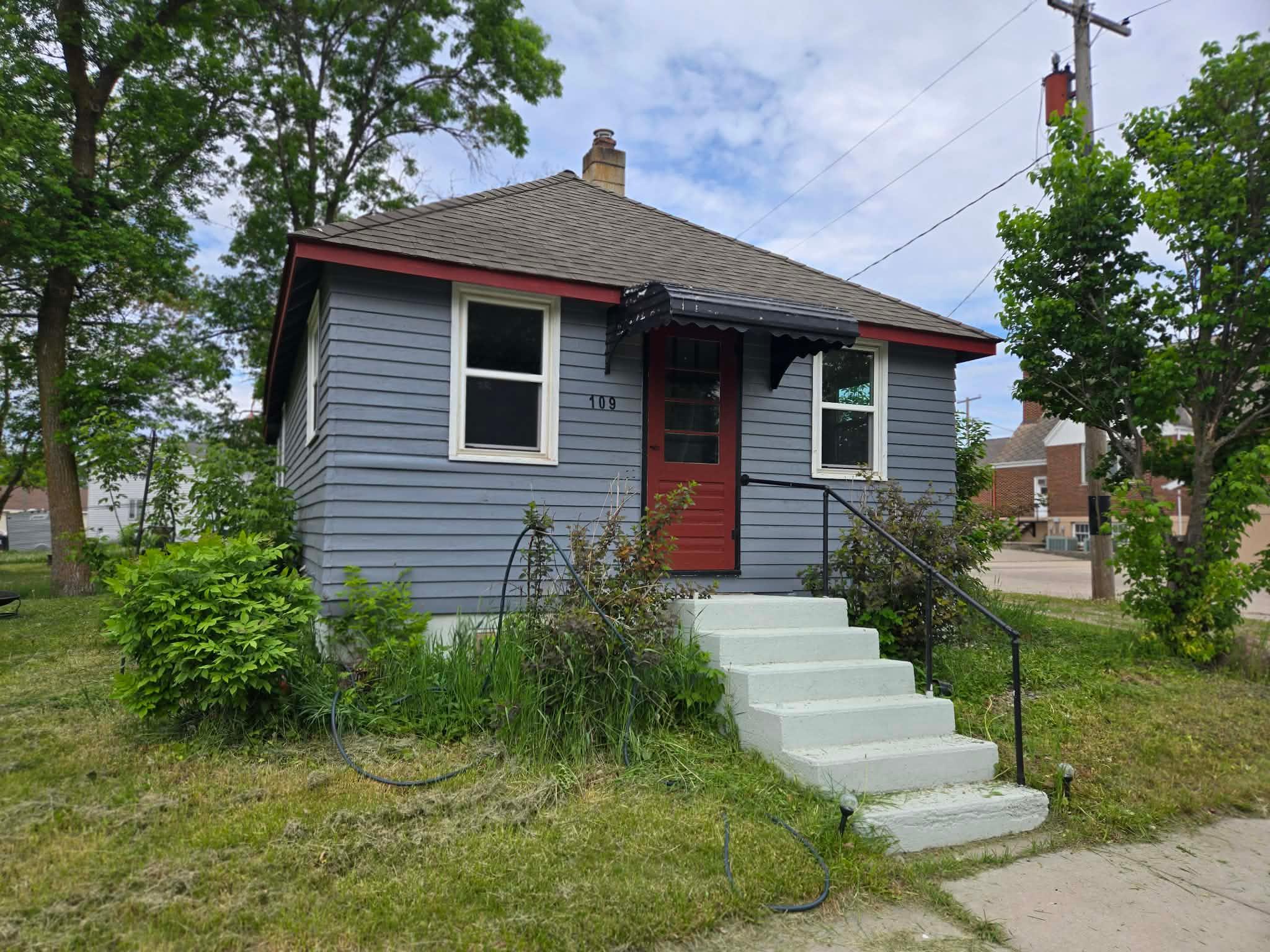 109 S Central Avenue Property Photo 1