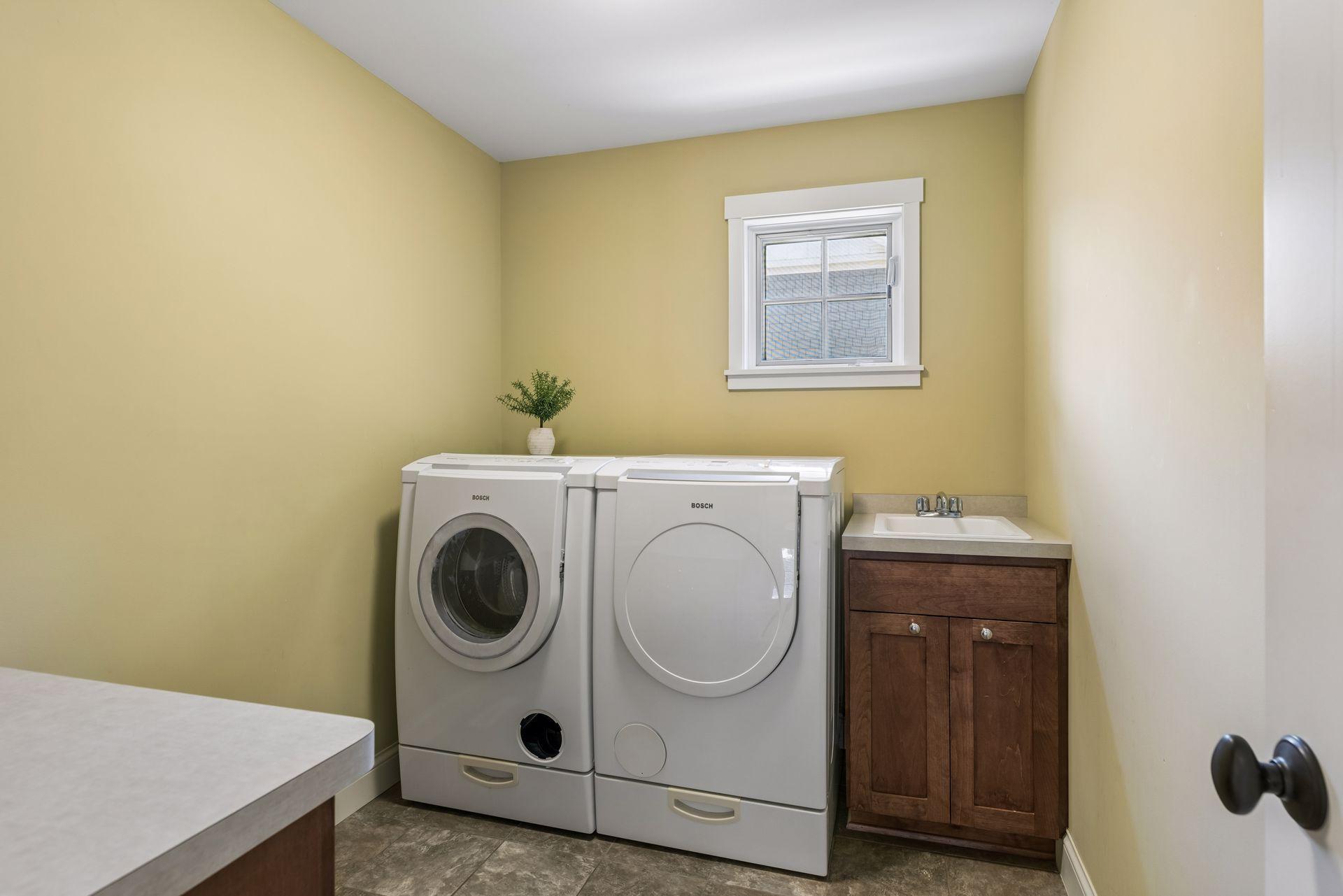 238 Broadway Avenue N Property Photo 34