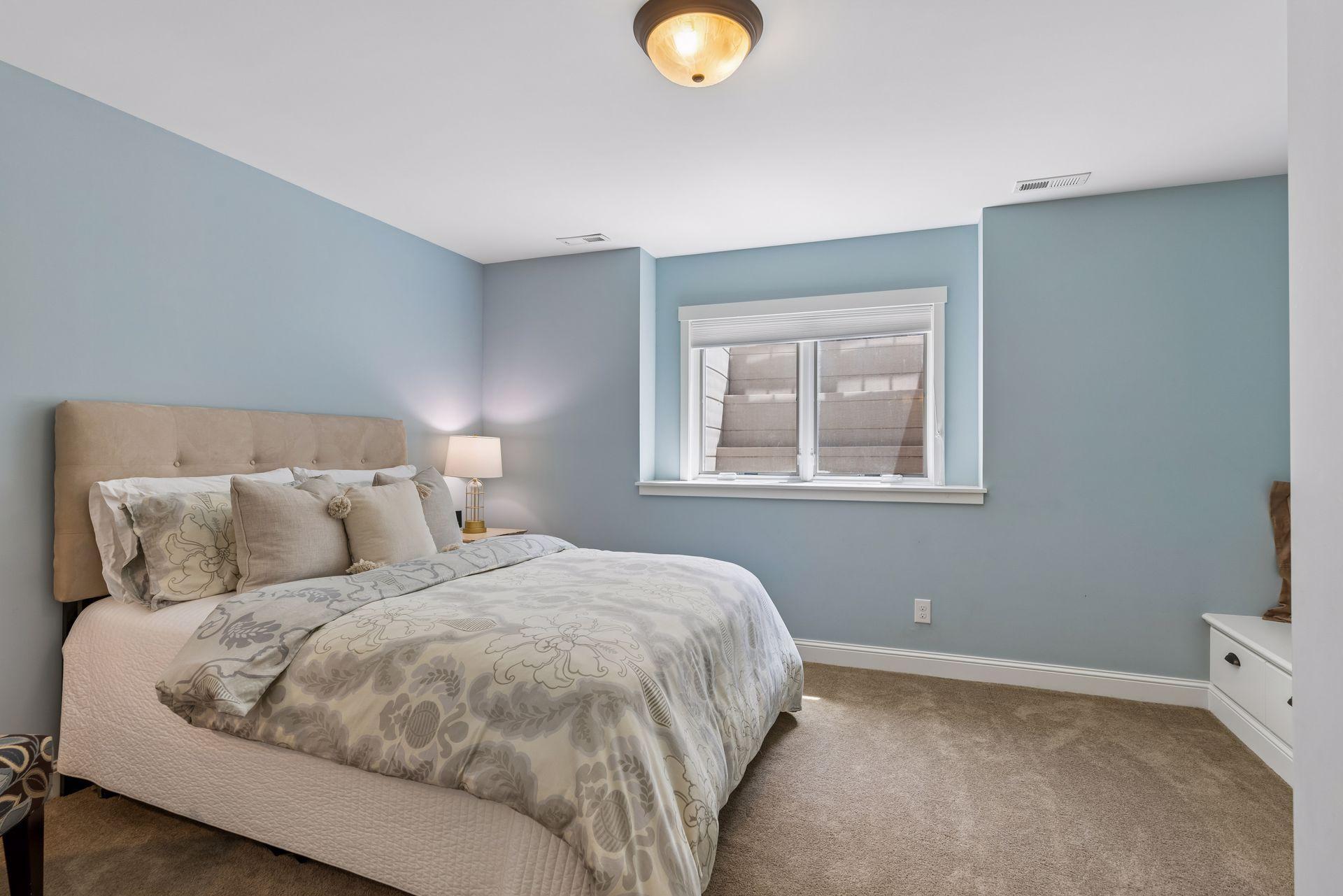 238 Broadway Avenue N Property Photo 45