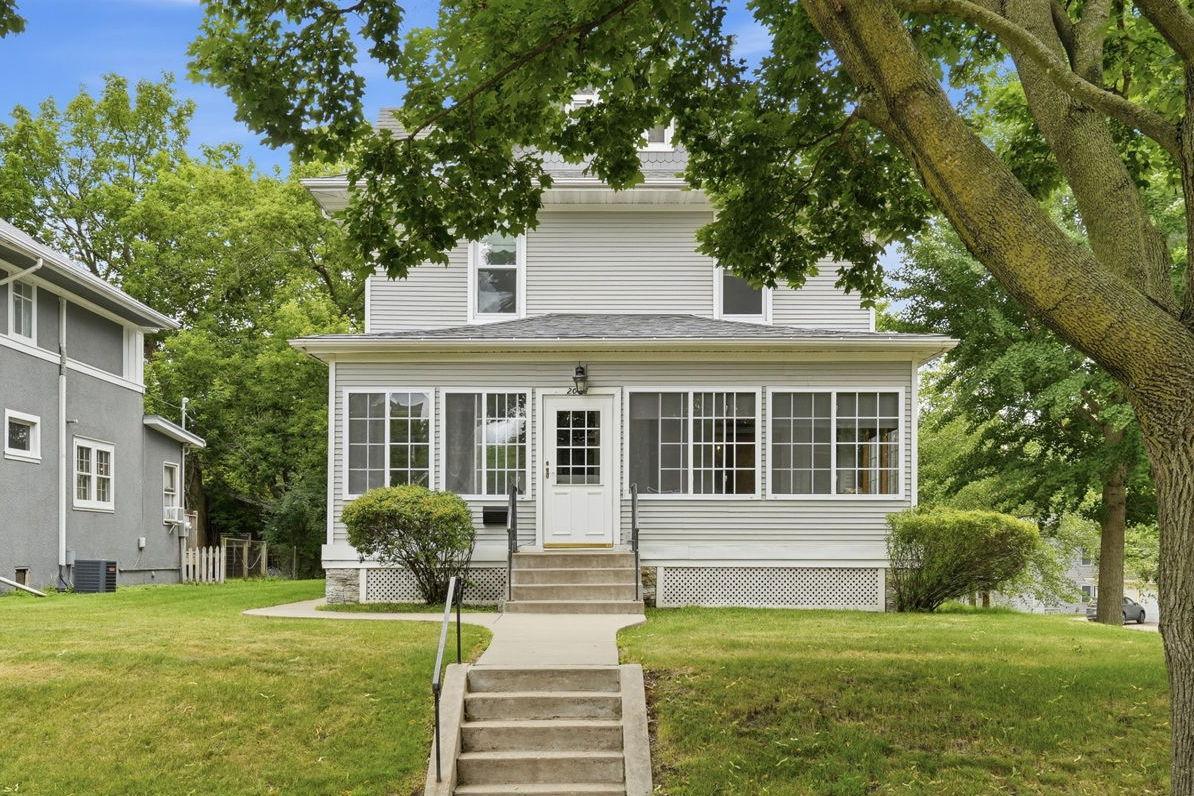 2016 Laurel Avenue Property Photo 1