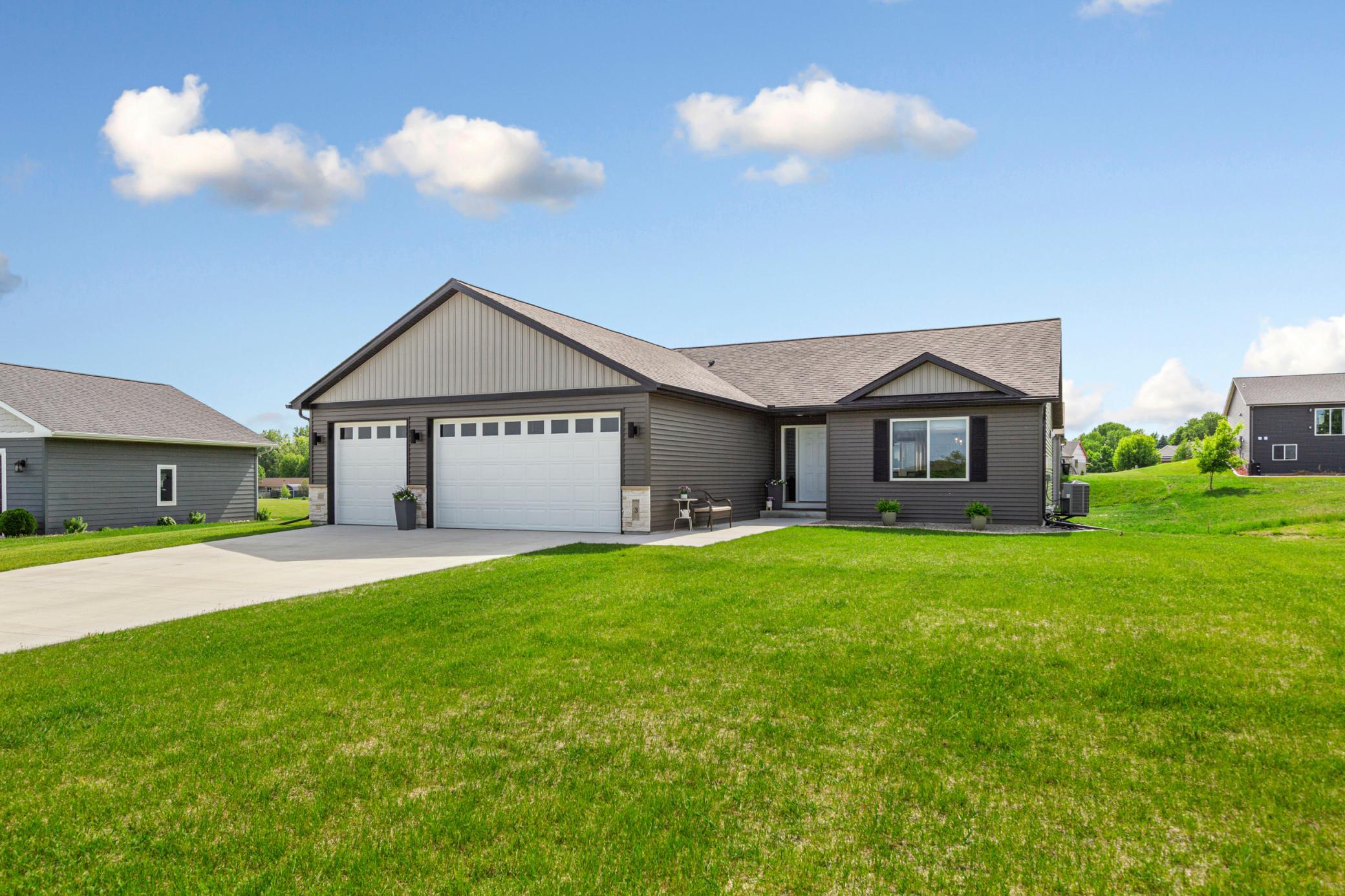 3 Lynae Circle Property Photo 1