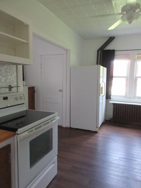 416 E Division Street Property Photo 31
