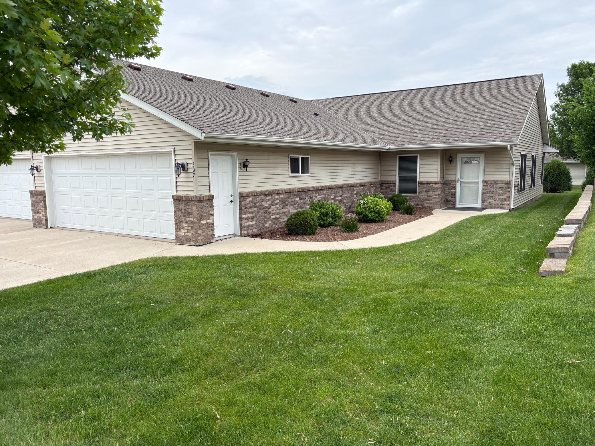 307 Aspenwood Drive Property Photo 1